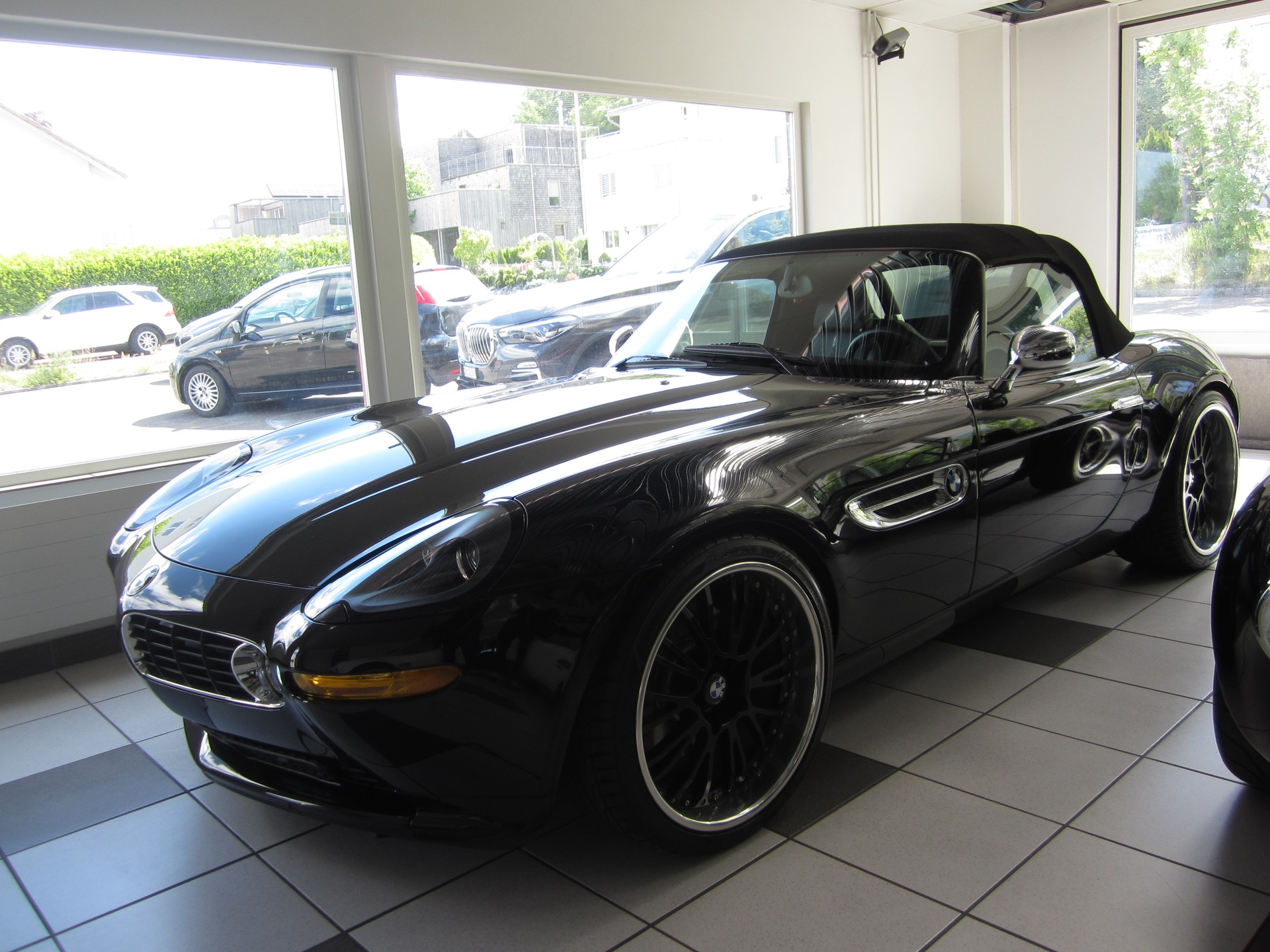 BMW Z8 Roadster-image-8