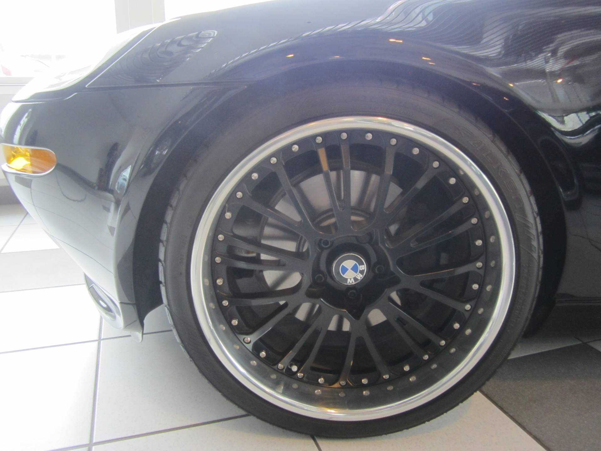 BMW Z8 Roadster-image-12