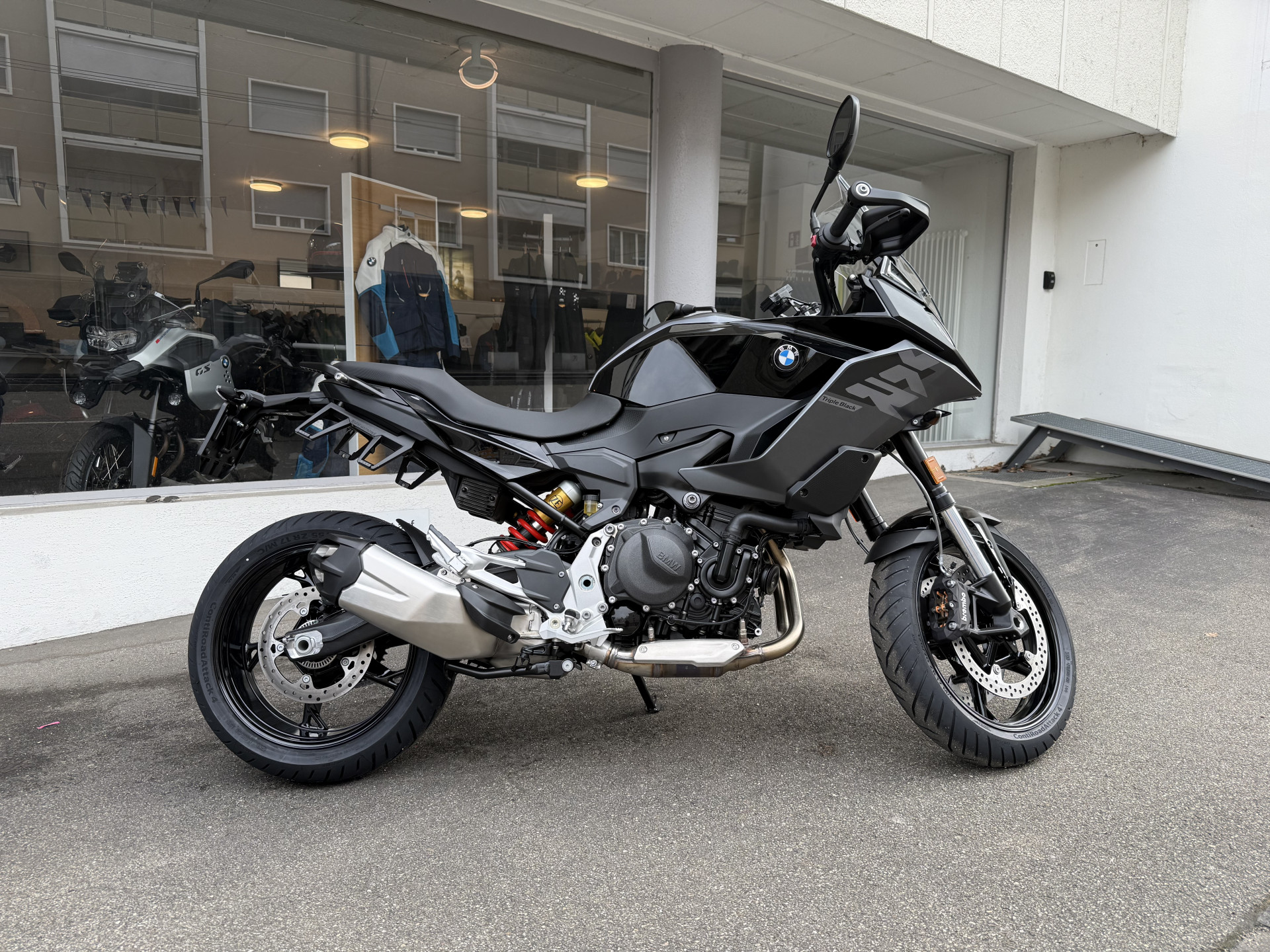 BMW F 900 XR A2 Triple Black-image-1
