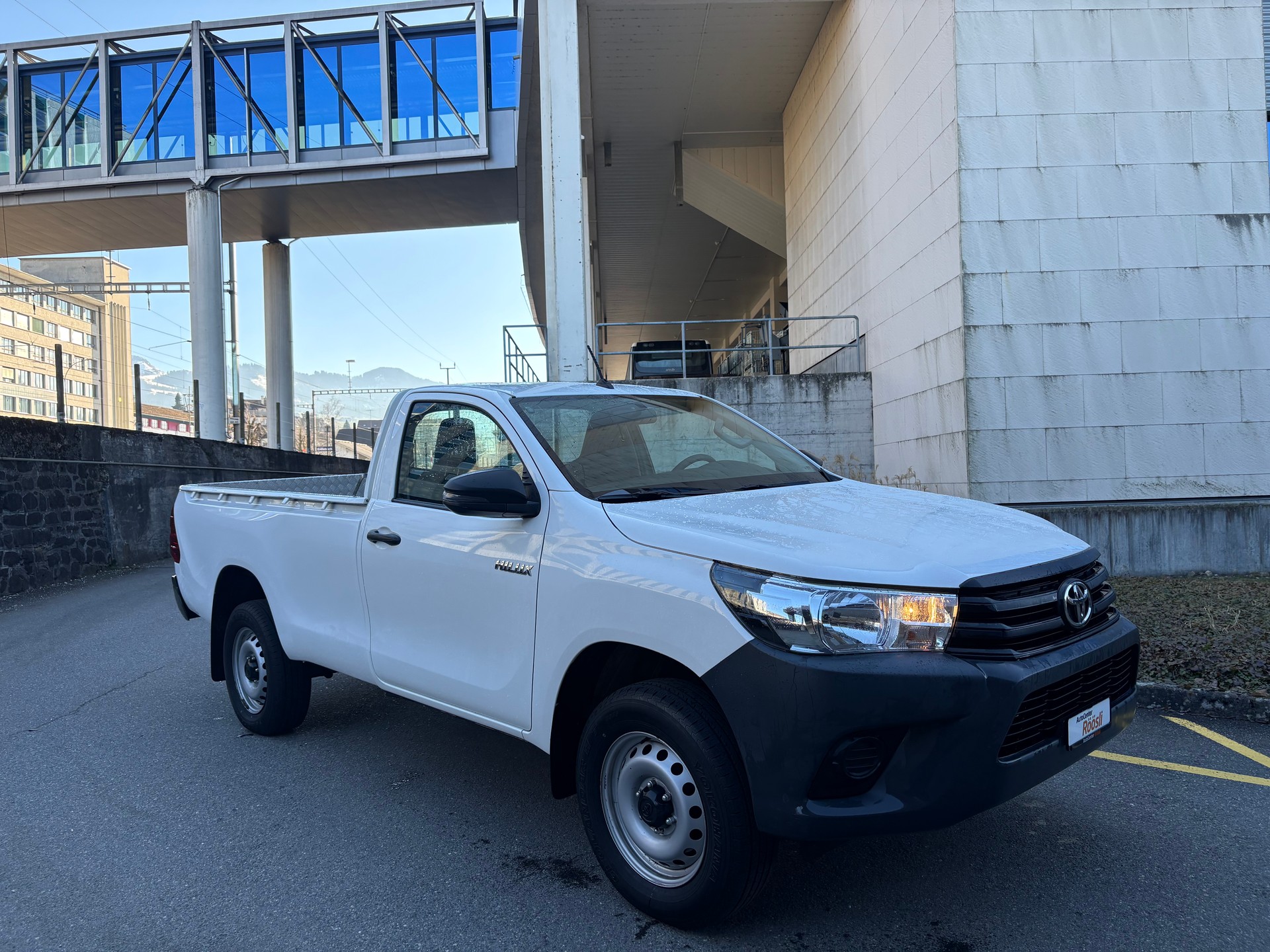 TOYOTA Hilux 2.4D-4D Single-Cab 4x4-image-5