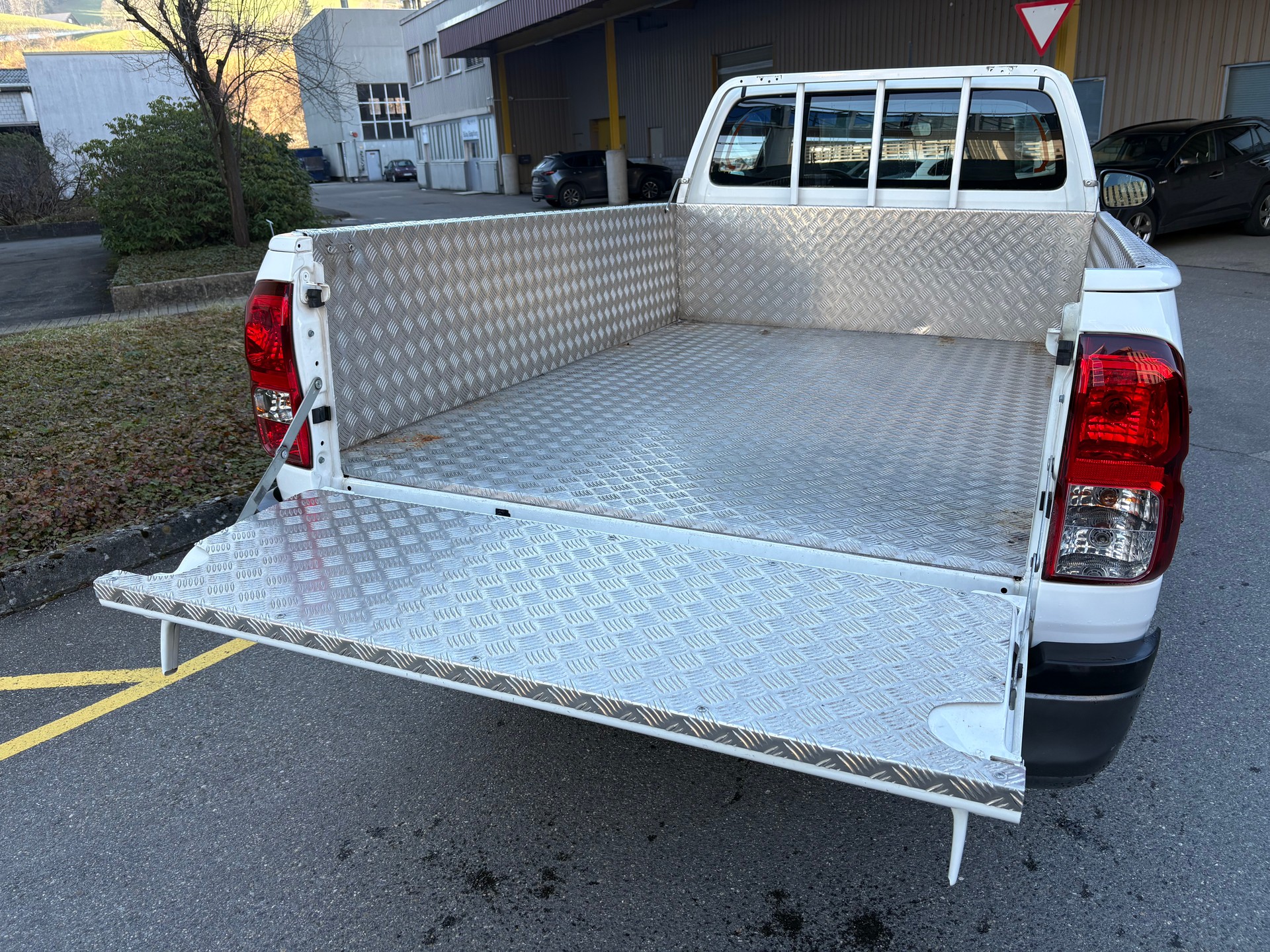 TOYOTA Hilux 2.4D-4D Single-Cab 4x4-image-12