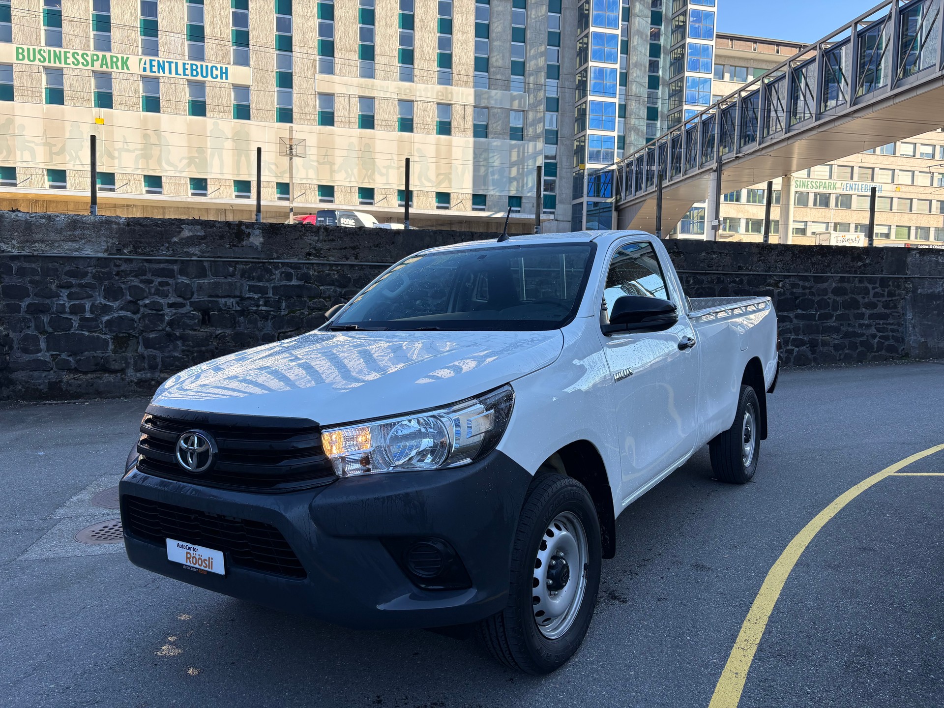 TOYOTA Hilux 2.4D-4D Single-Cab 4x4-image-4