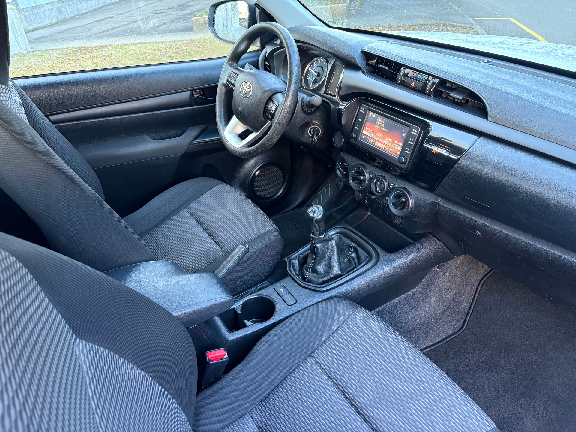 TOYOTA Hilux 2.4D-4D Single-Cab 4x4-image-8