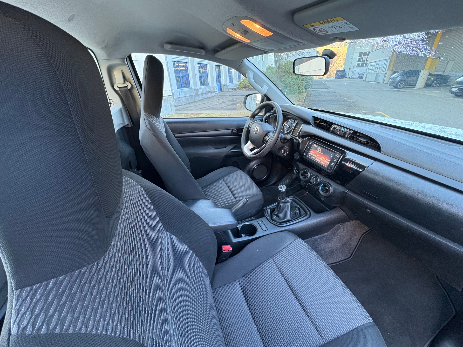 TOYOTA Hilux 2.4D-4D Single-Cab 4x4-image-9
