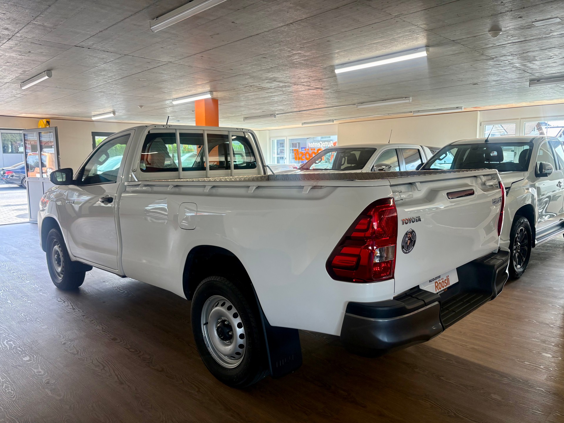 TOYOTA Hilux 2.4D-4D Single-Cab 4x4-image-2