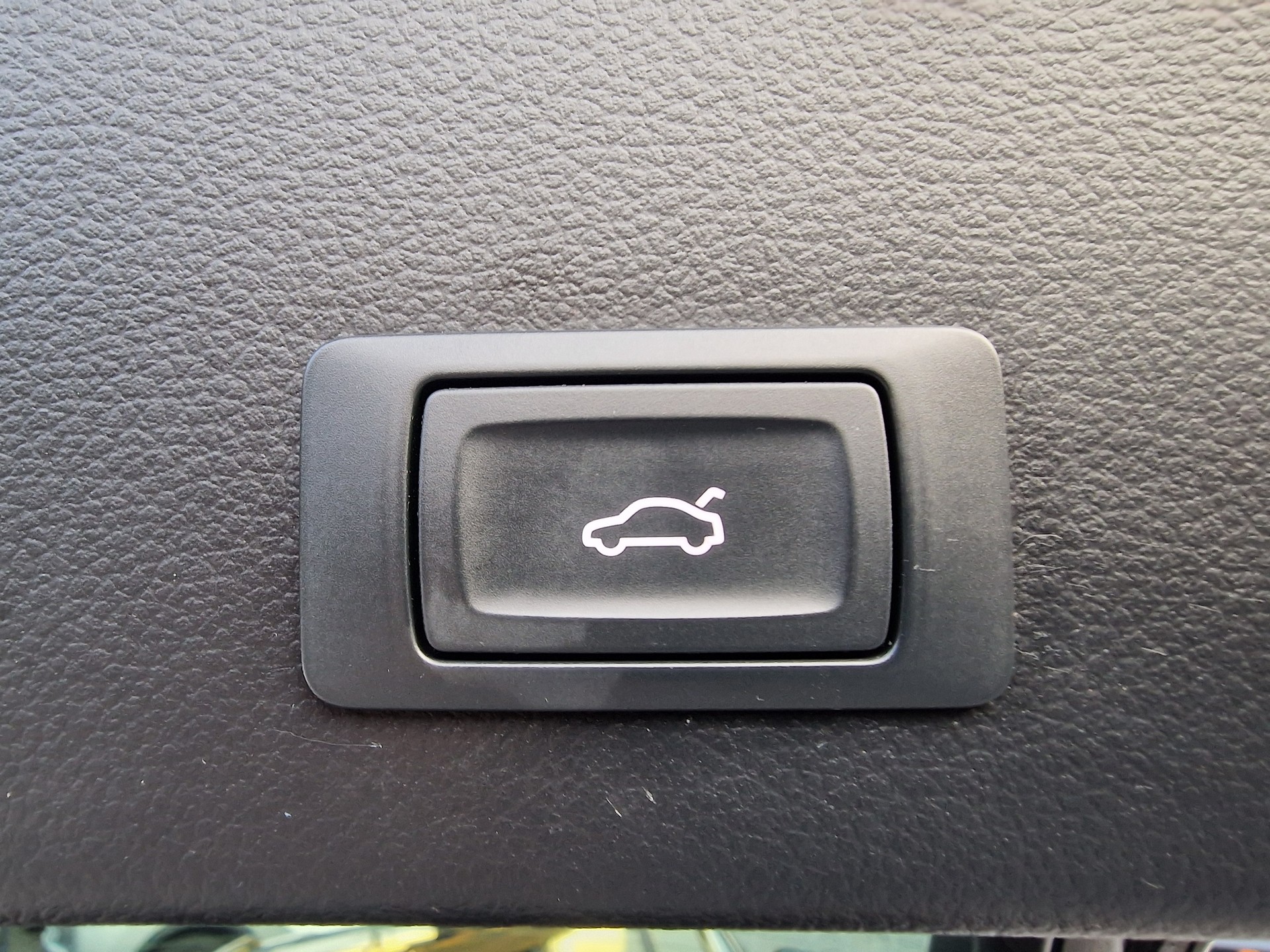 AUDI A6 Avant 2.0 TDI-image-29