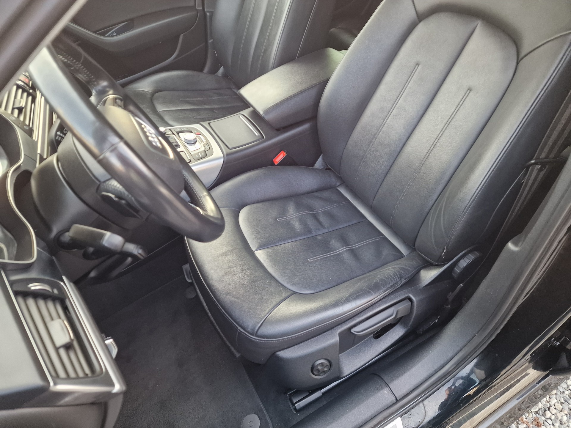AUDI A6 Avant 2.0 TDI-image-8