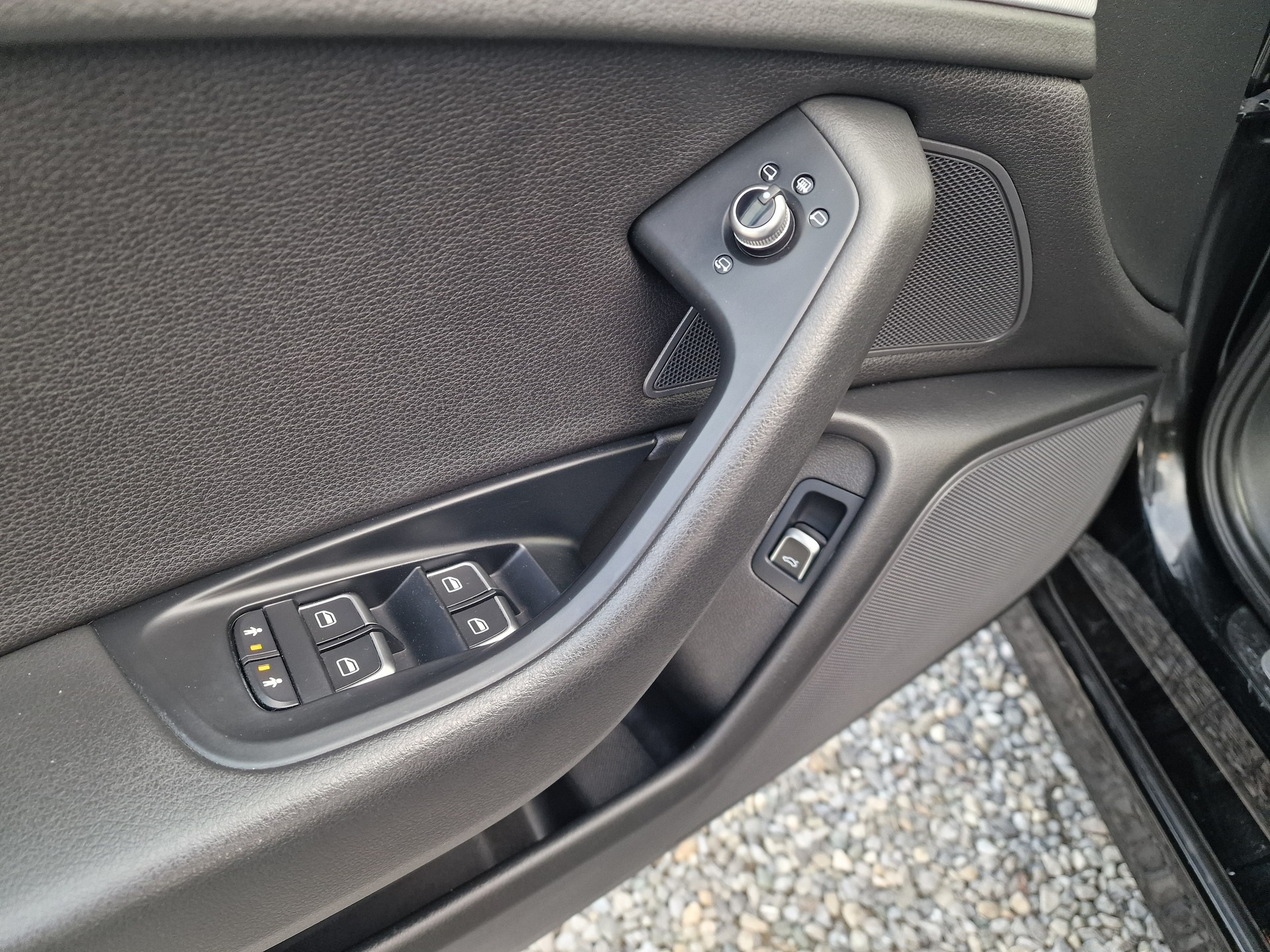 AUDI A6 Avant 2.0 TDI-image-11
