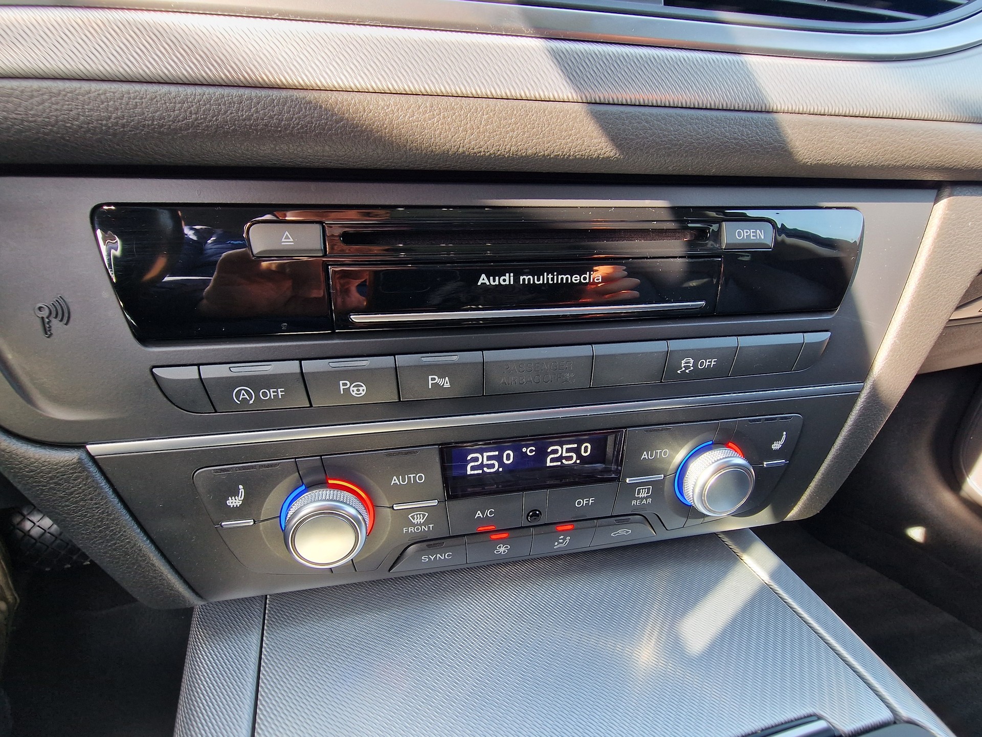 AUDI A6 Avant 2.0 TDI-image-23