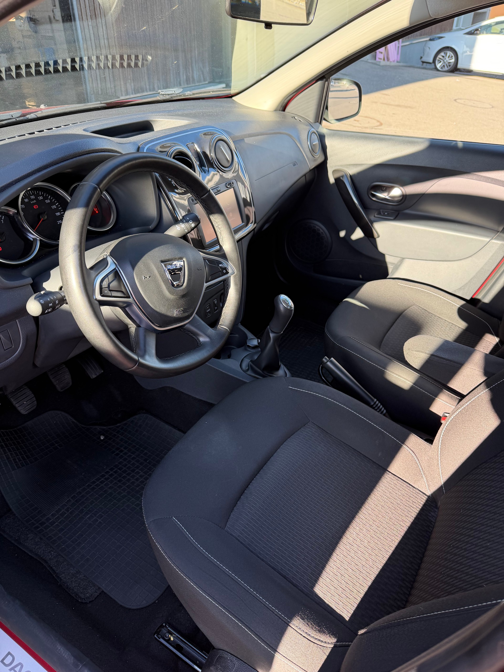 DACIA Sandero 1.0 Essential-image-7