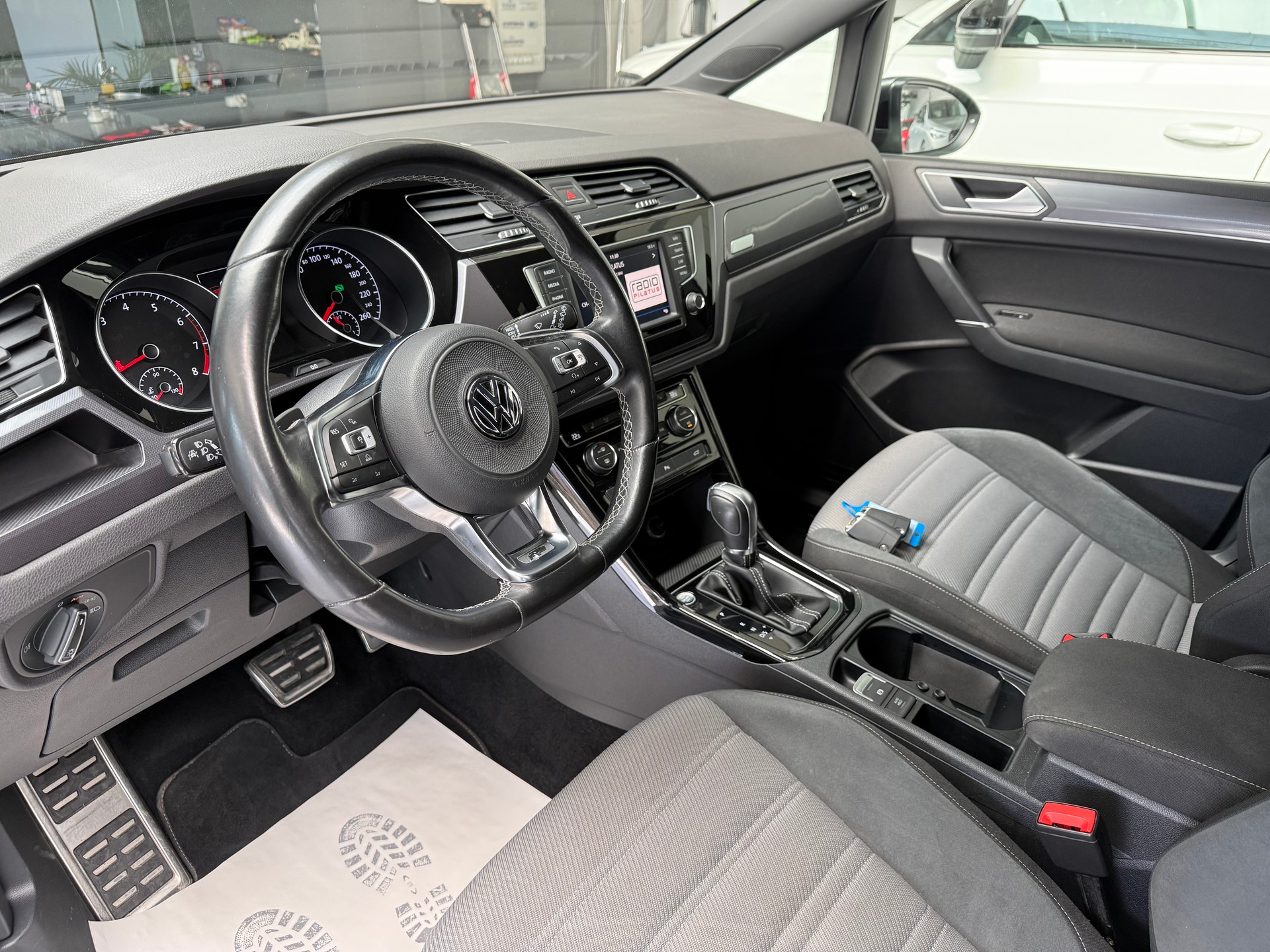 VW Touran 1.4 TSI BlueMotion Technology Highline DSG * R-Line * frisch ab MFK * 7 Plätzer *-image-11