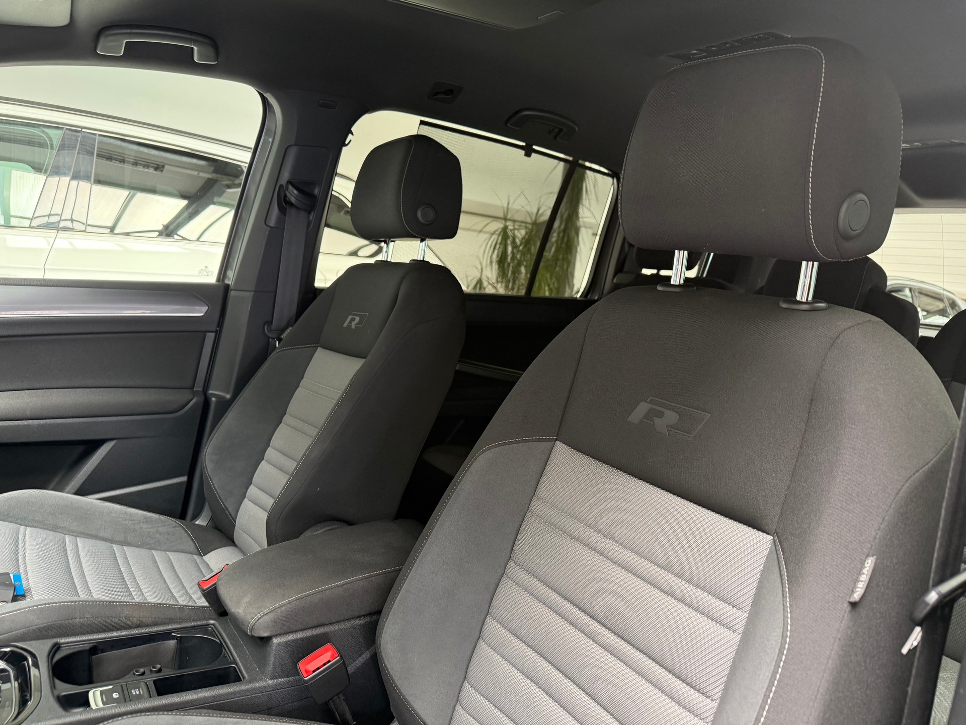 VW Touran 1.4 TSI BlueMotion Technology Highline DSG * R-Line * frisch ab MFK * 7 Plätzer *-image-12