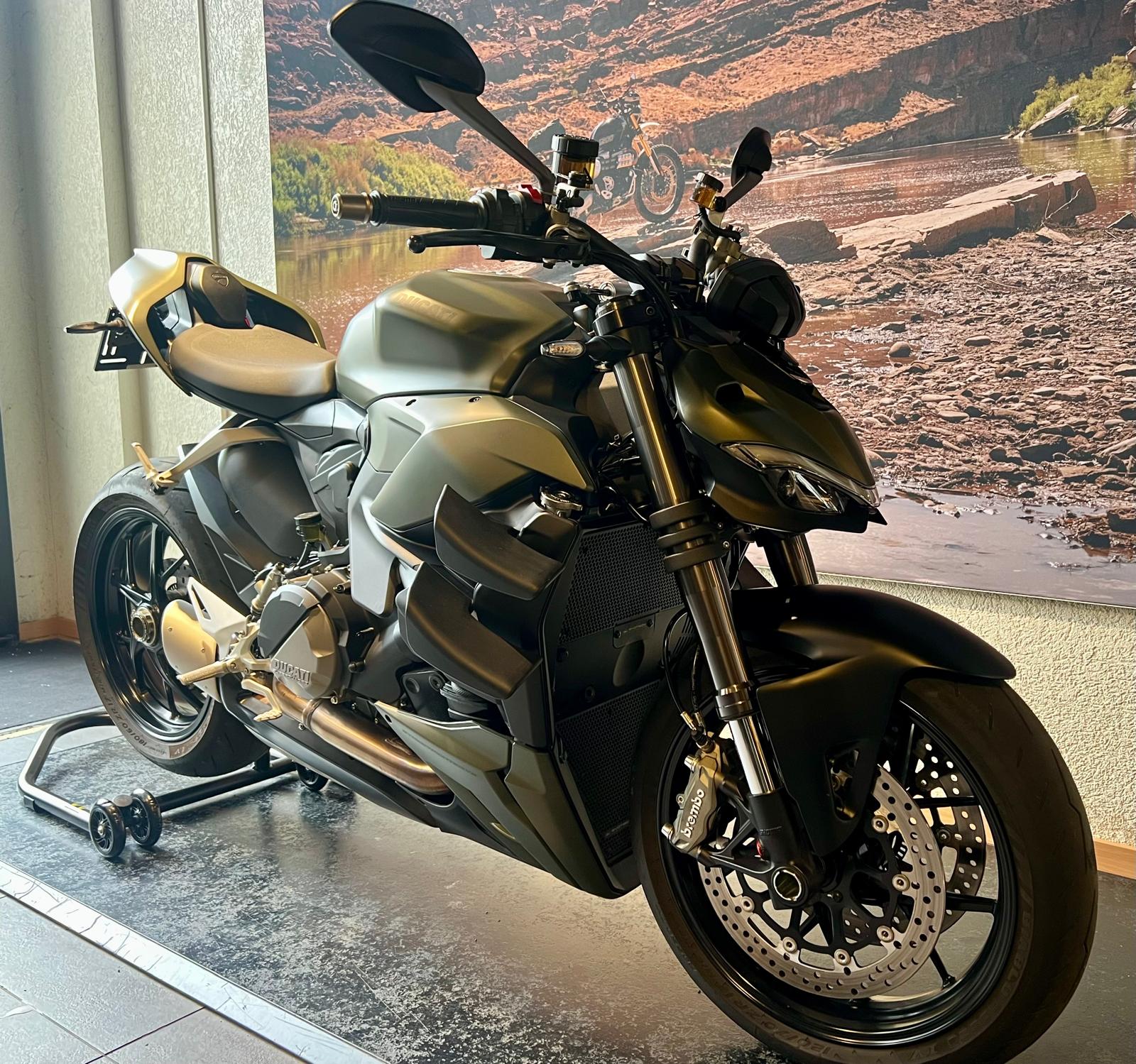 DUCATI Streetfighter V2-image-1