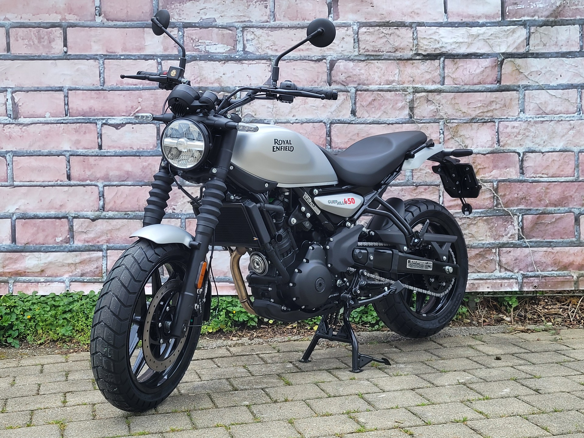 ROYAL ENFIELD Guerrilla 450 Mid-image-2