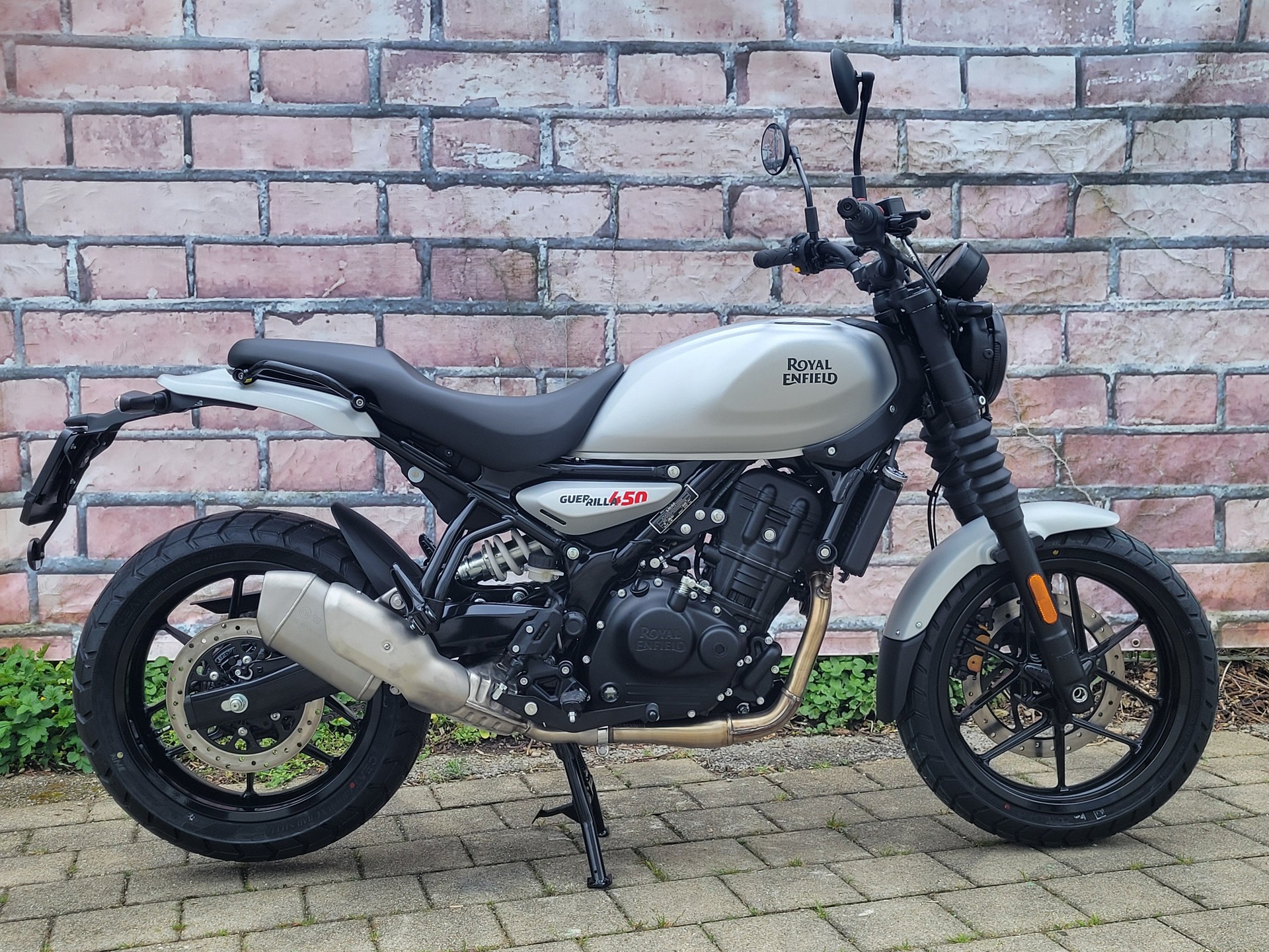ROYAL ENFIELD Guerrilla 450 Mid-image-0