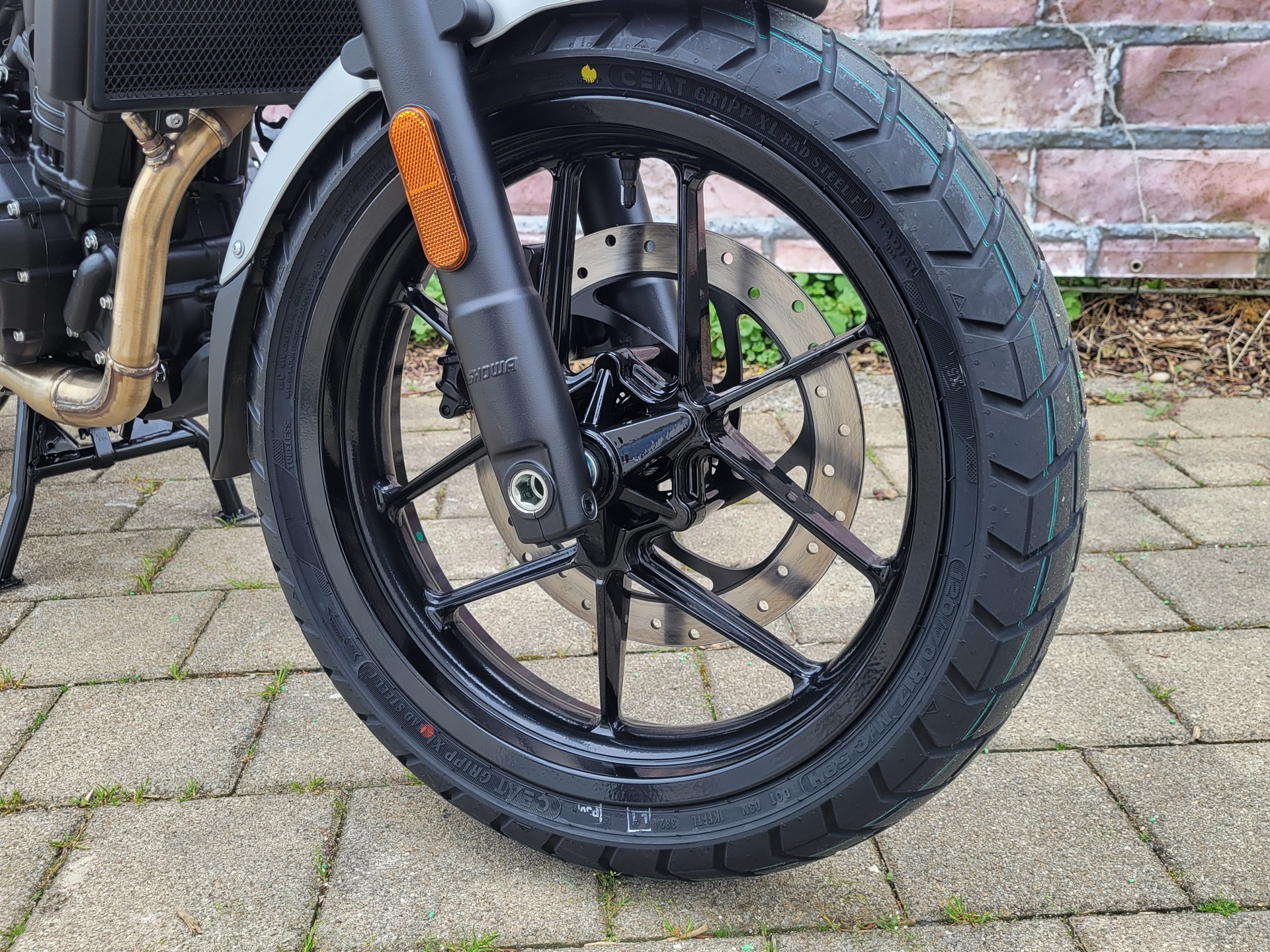 ROYAL ENFIELD Guerrilla 450 Mid-image-5