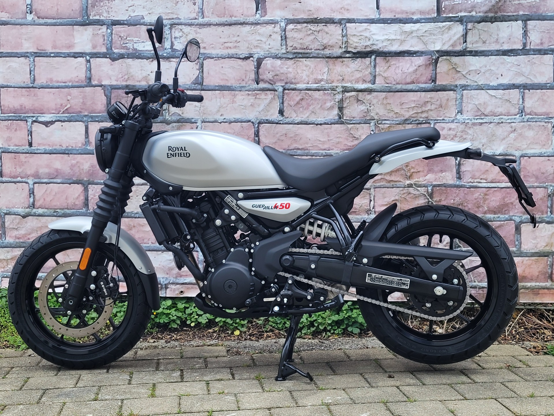 ROYAL ENFIELD Guerrilla 450 Mid-image-1