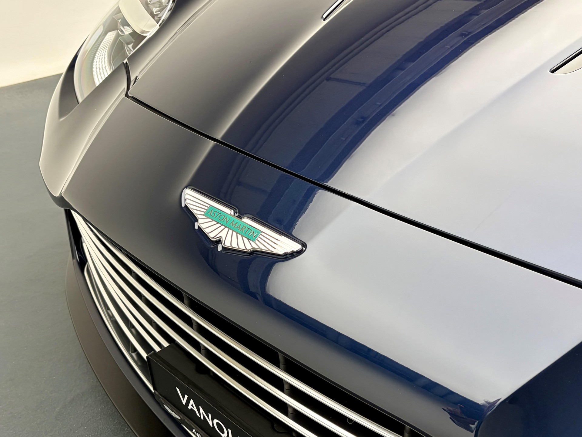 ASTON MARTIN Vanquish Volante 5.2 V12 Bi-Turbo-image-20