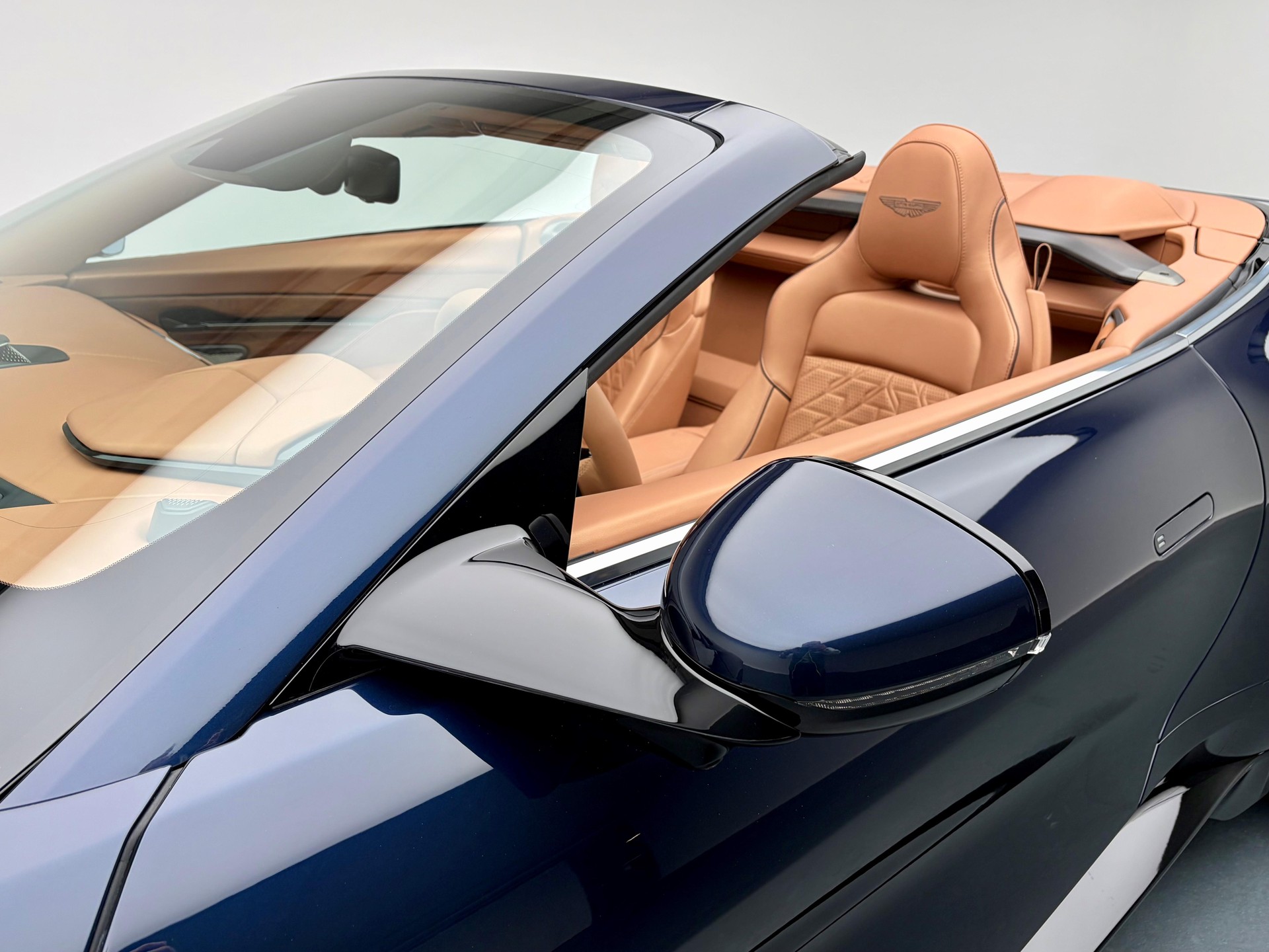 ASTON MARTIN Vanquish Volante 5.2 V12 Bi-Turbo-image-23
