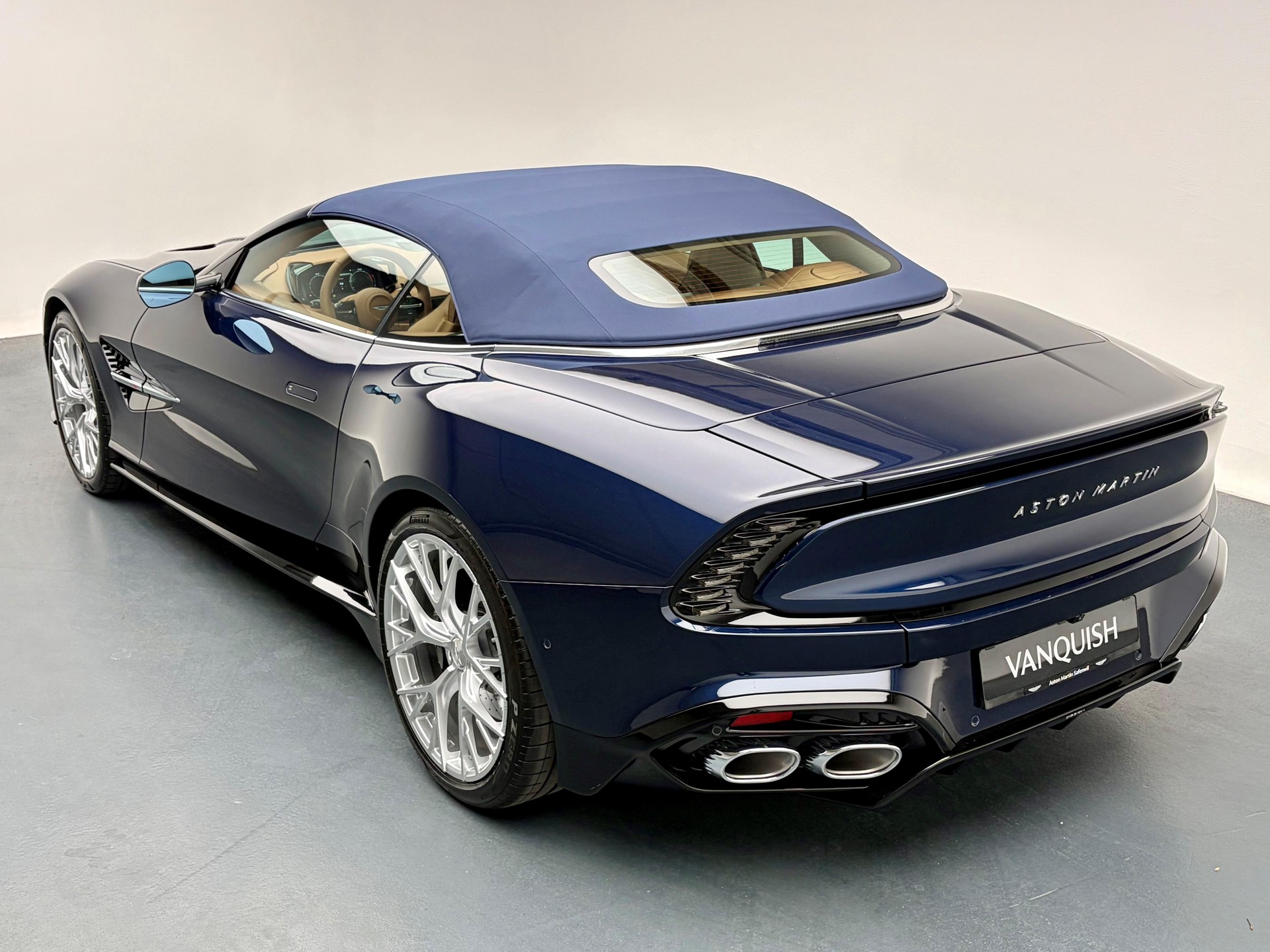 ASTON MARTIN Vanquish Volante 5.2 V12 Bi-Turbo-image-30