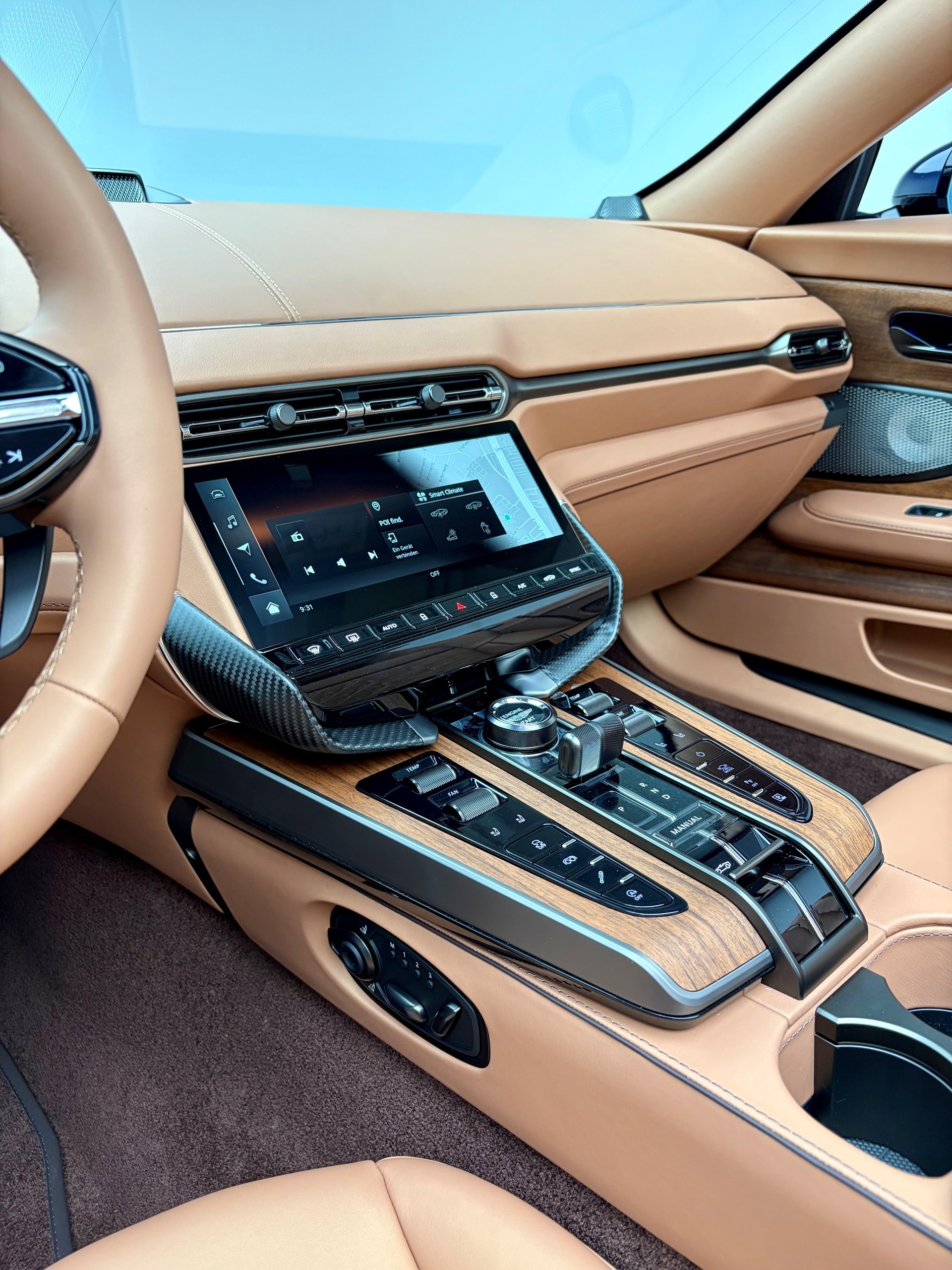 ASTON MARTIN Vanquish Volante 5.2 V12 Bi-Turbo-image-8