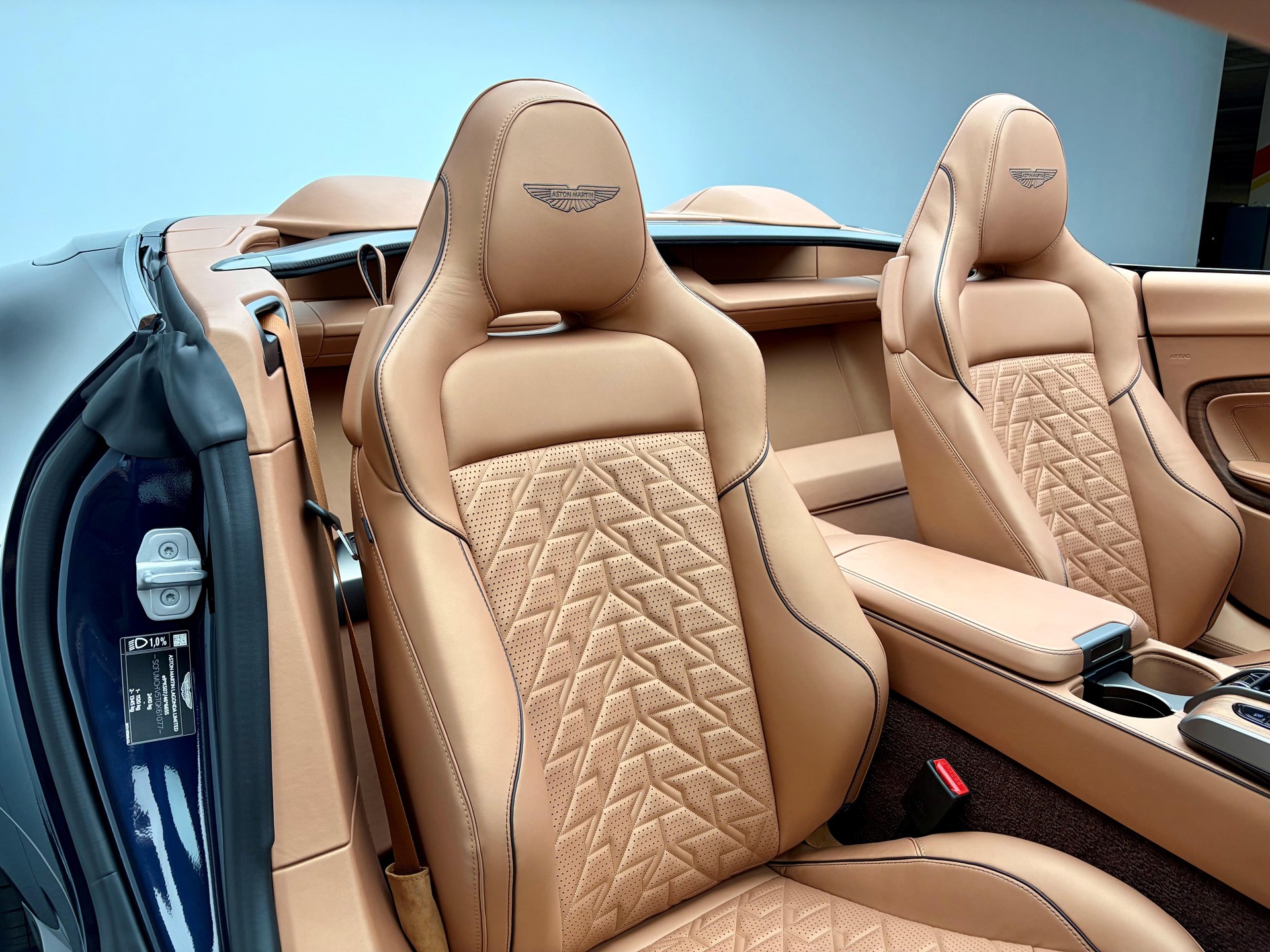 ASTON MARTIN Vanquish Volante 5.2 V12 Bi-Turbo-image-7