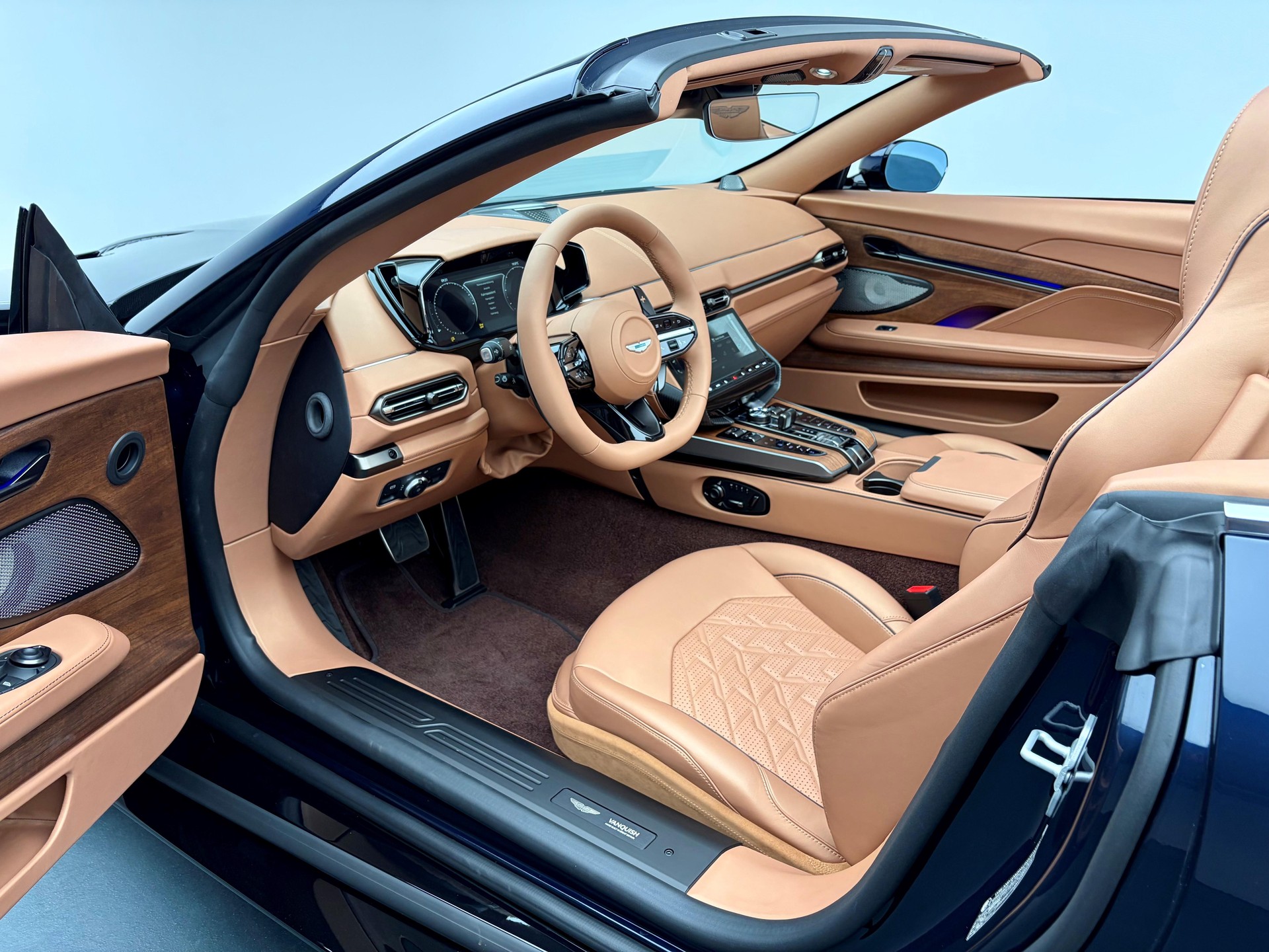 ASTON MARTIN Vanquish Volante 5.2 V12 Bi-Turbo-showroom-element-3