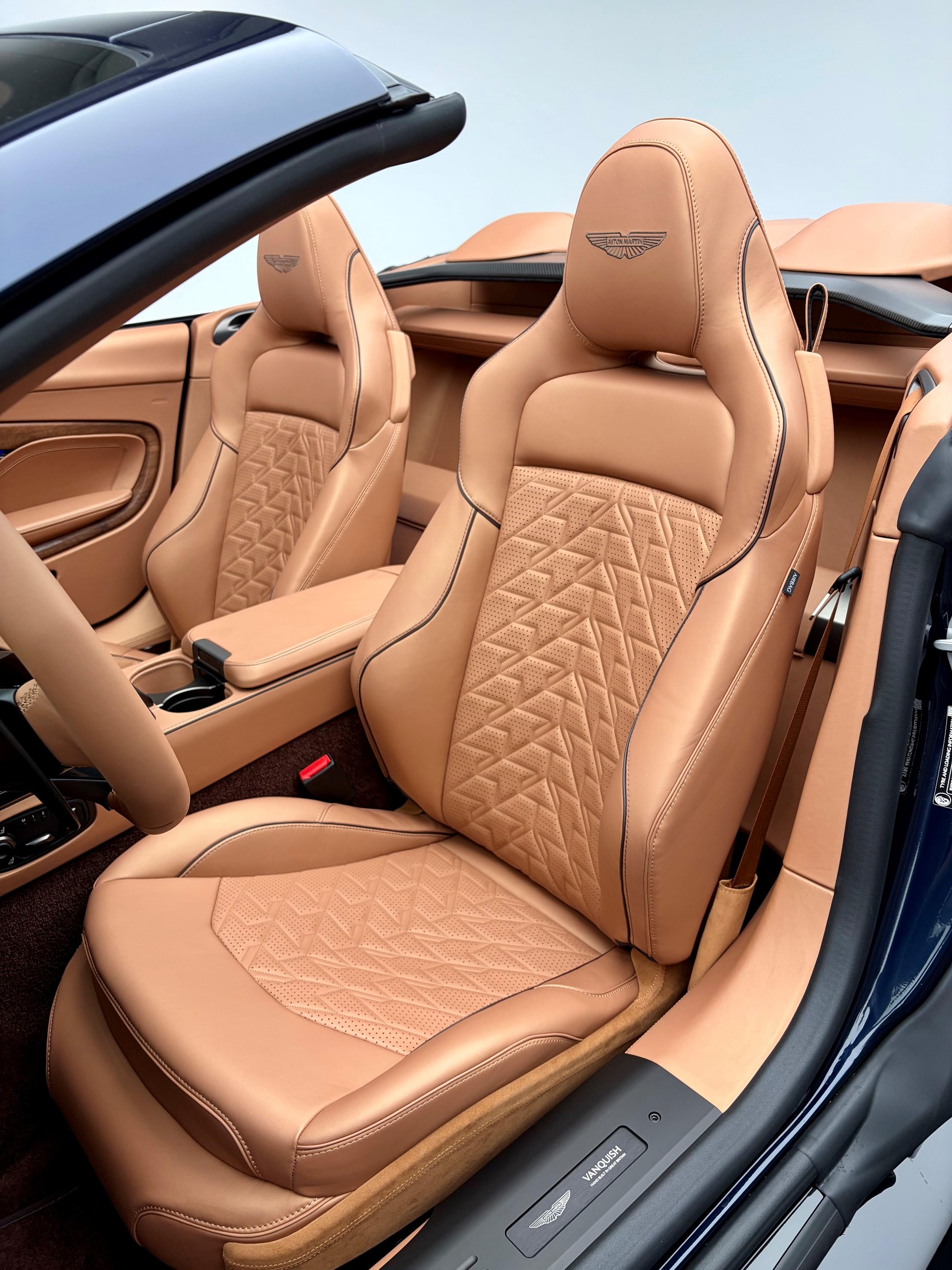 ASTON MARTIN Vanquish Volante 5.2 V12 Bi-Turbo-image-6