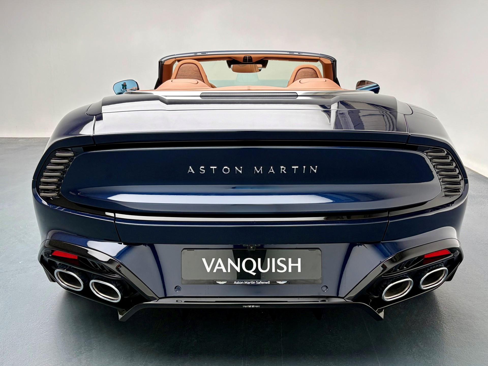 ASTON MARTIN Vanquish Volante 5.2 V12 Bi-Turbo-image-25