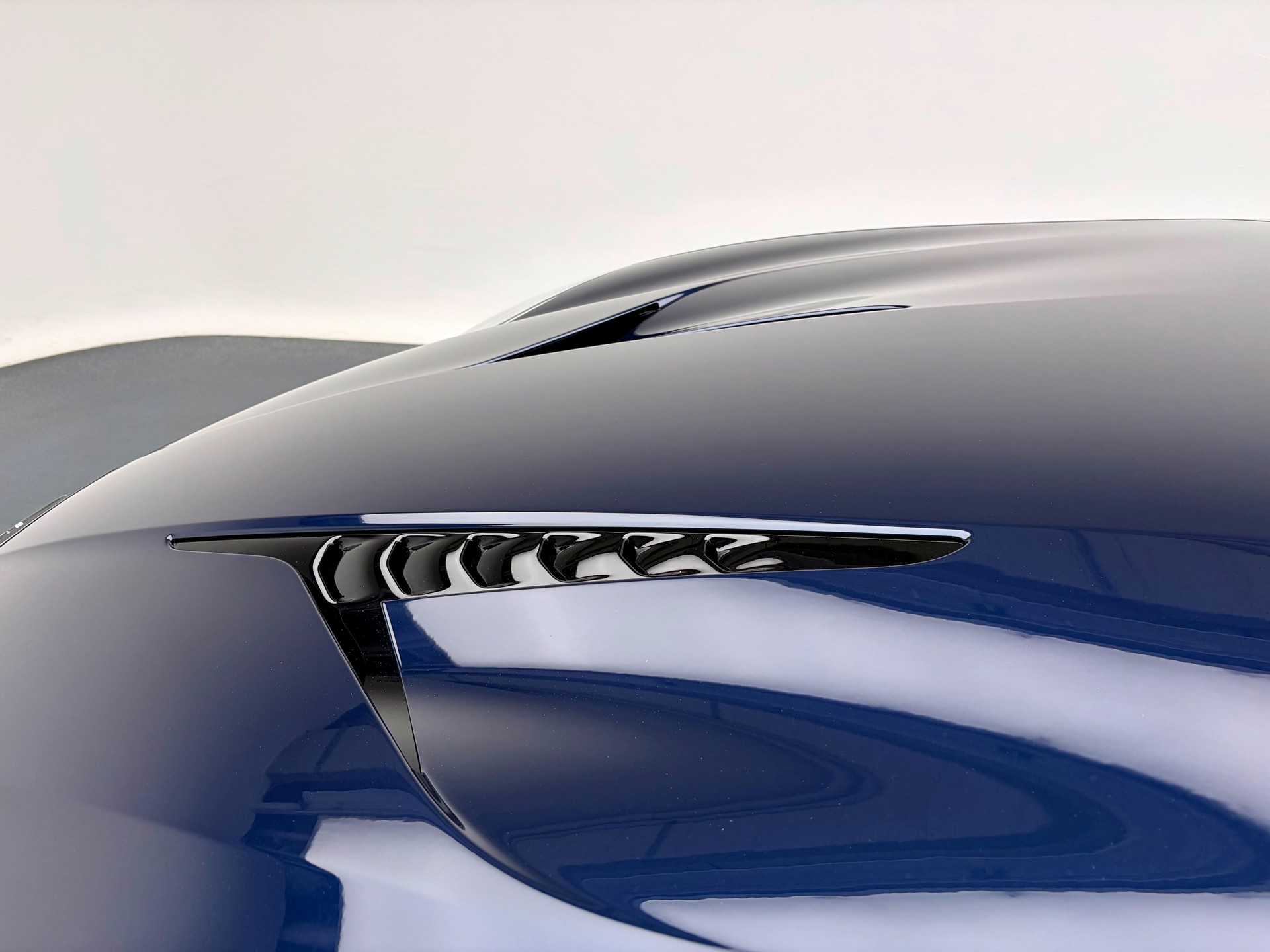 ASTON MARTIN Vanquish Volante 5.2 V12 Bi-Turbo-image-22