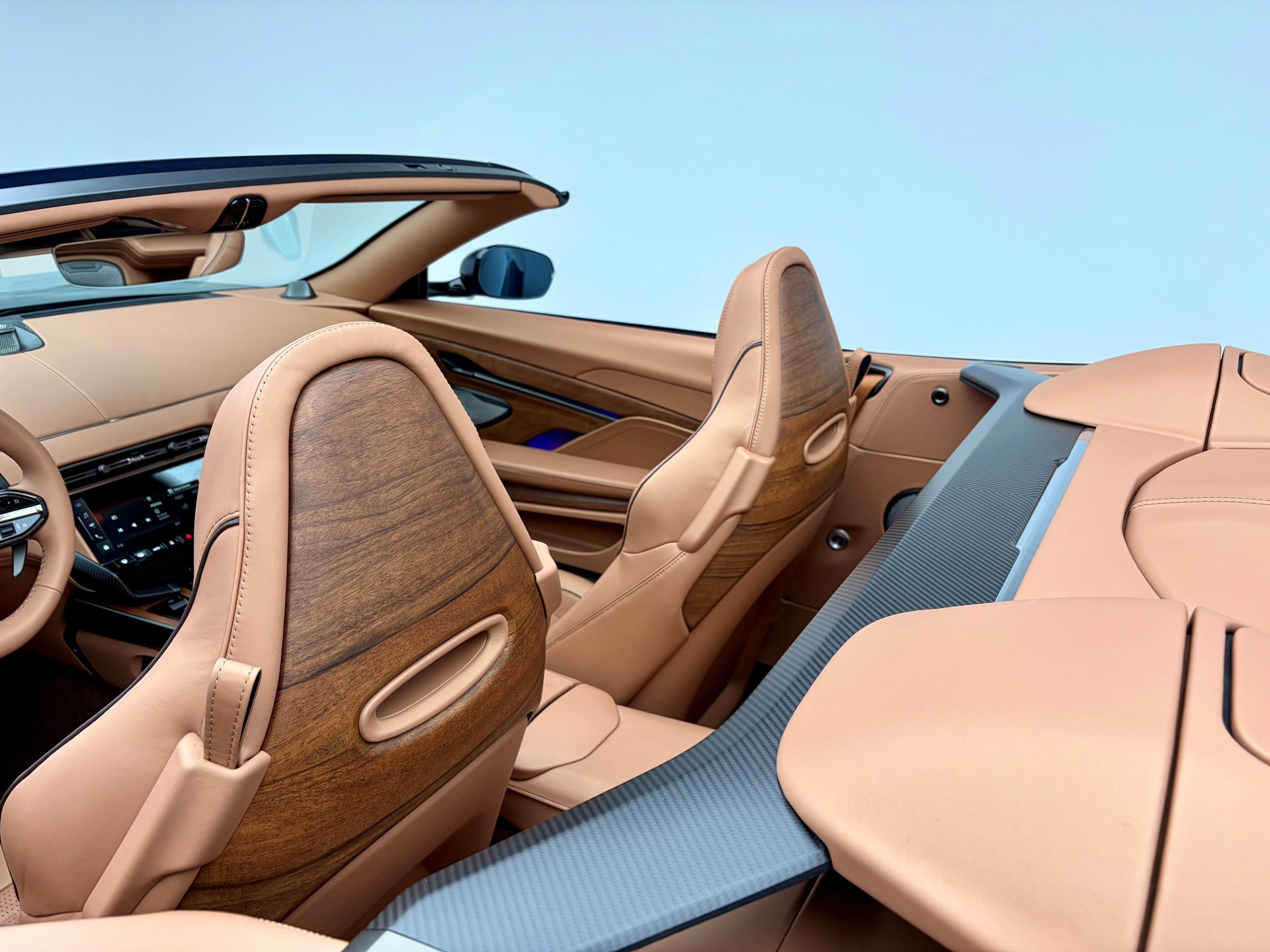 ASTON MARTIN Vanquish Volante 5.2 V12 Bi-Turbo-image-13