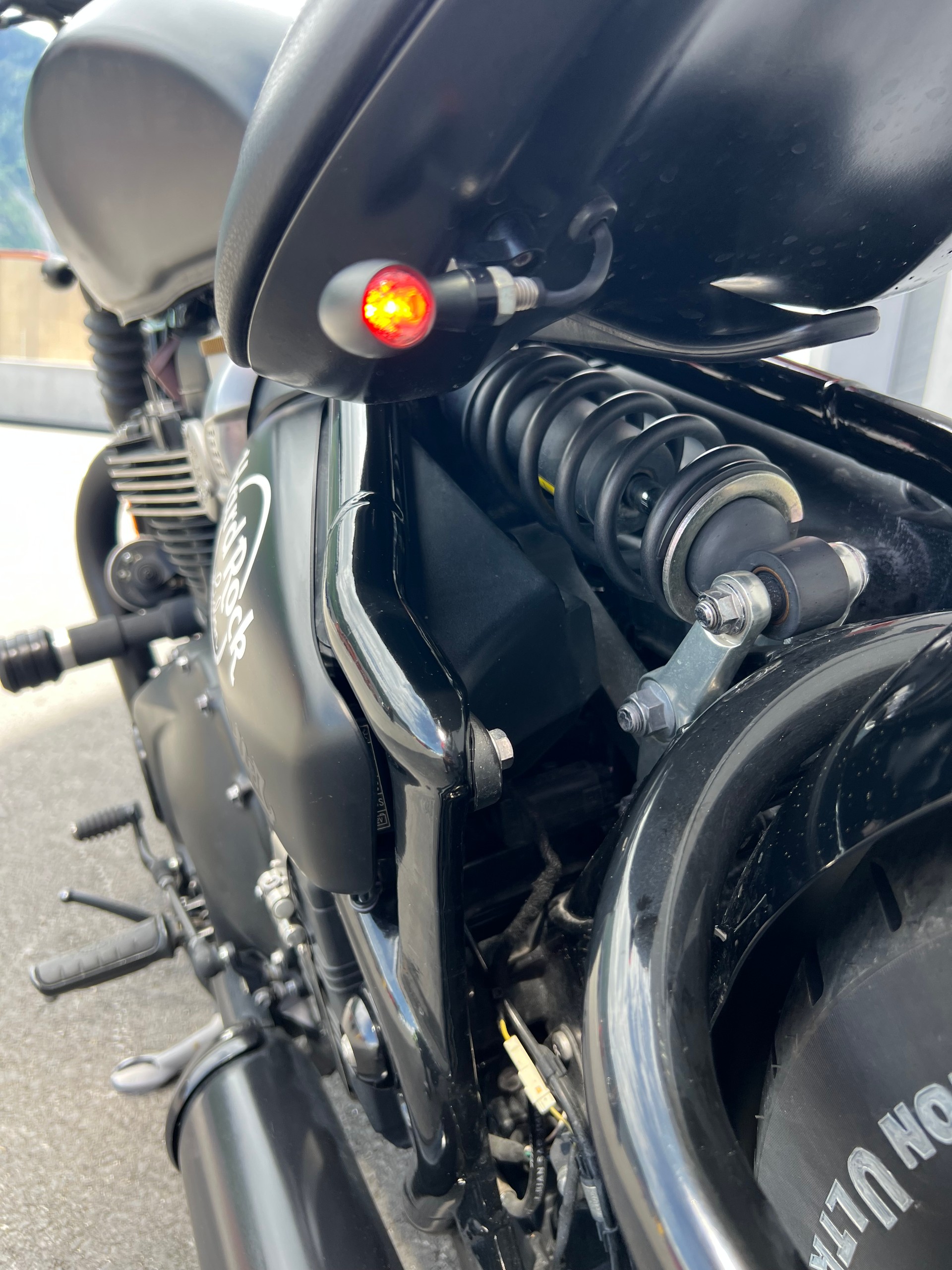 TRIUMPH Bonneville 1200 Bobber Black ABS-image-14