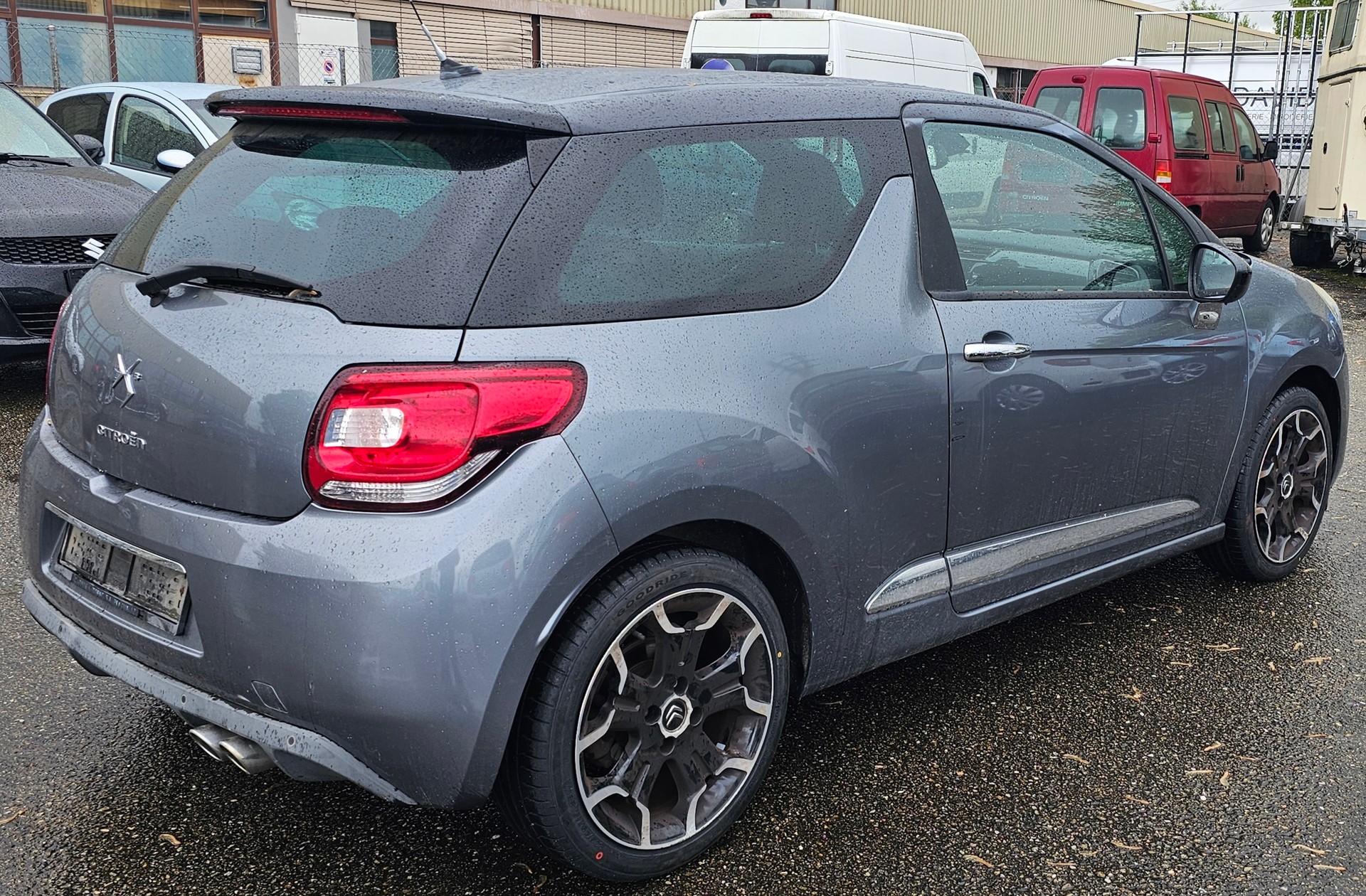 DS AUTOMOBILES DS3 1.6 16V HDi Sport Chic-image-1