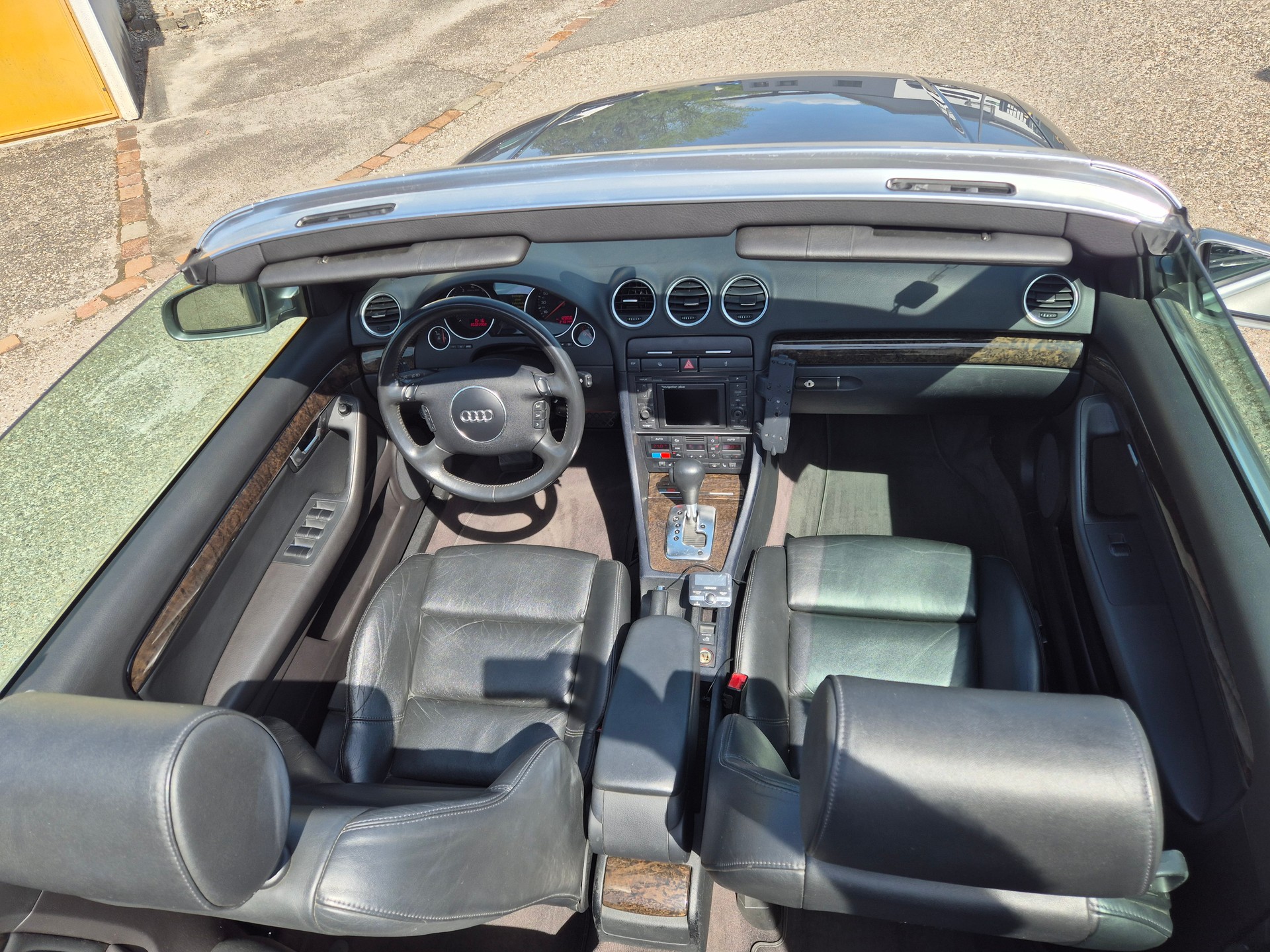 AUDI A4 Cabriolet 3.0 V6-image-6