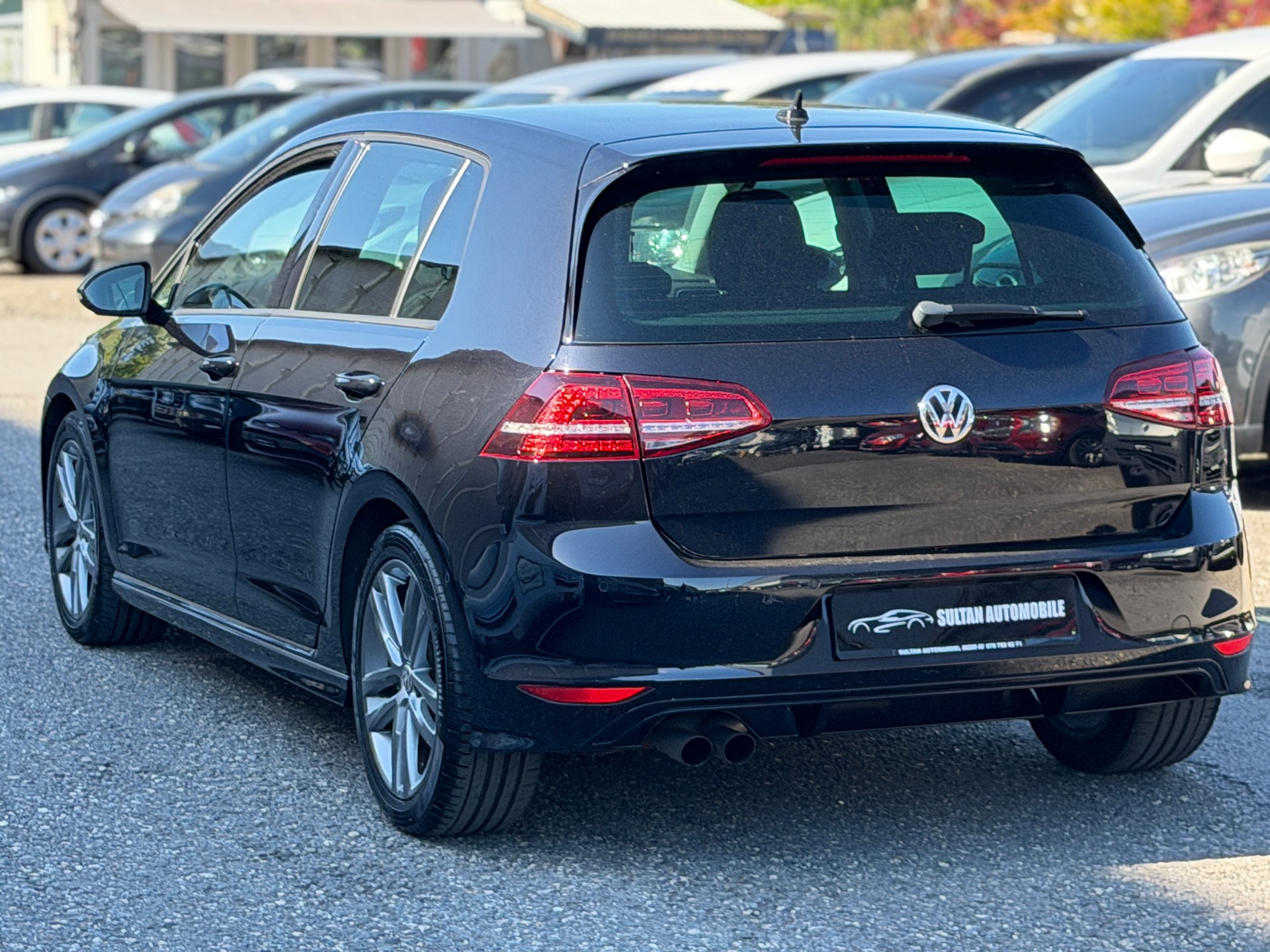 VW Golf 2.0 TDI R-Line Design 4Motion-image-3