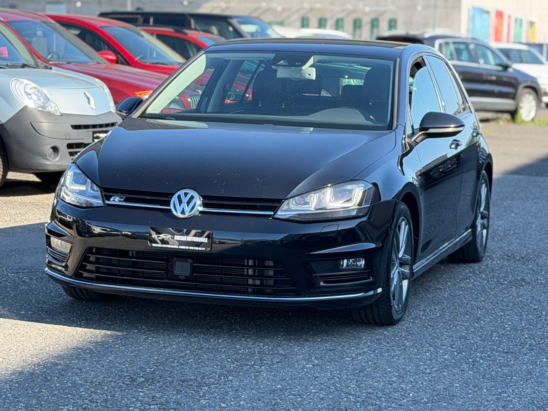 VW Golf 2.0 TDI R-Line Design 4Motion-image-2