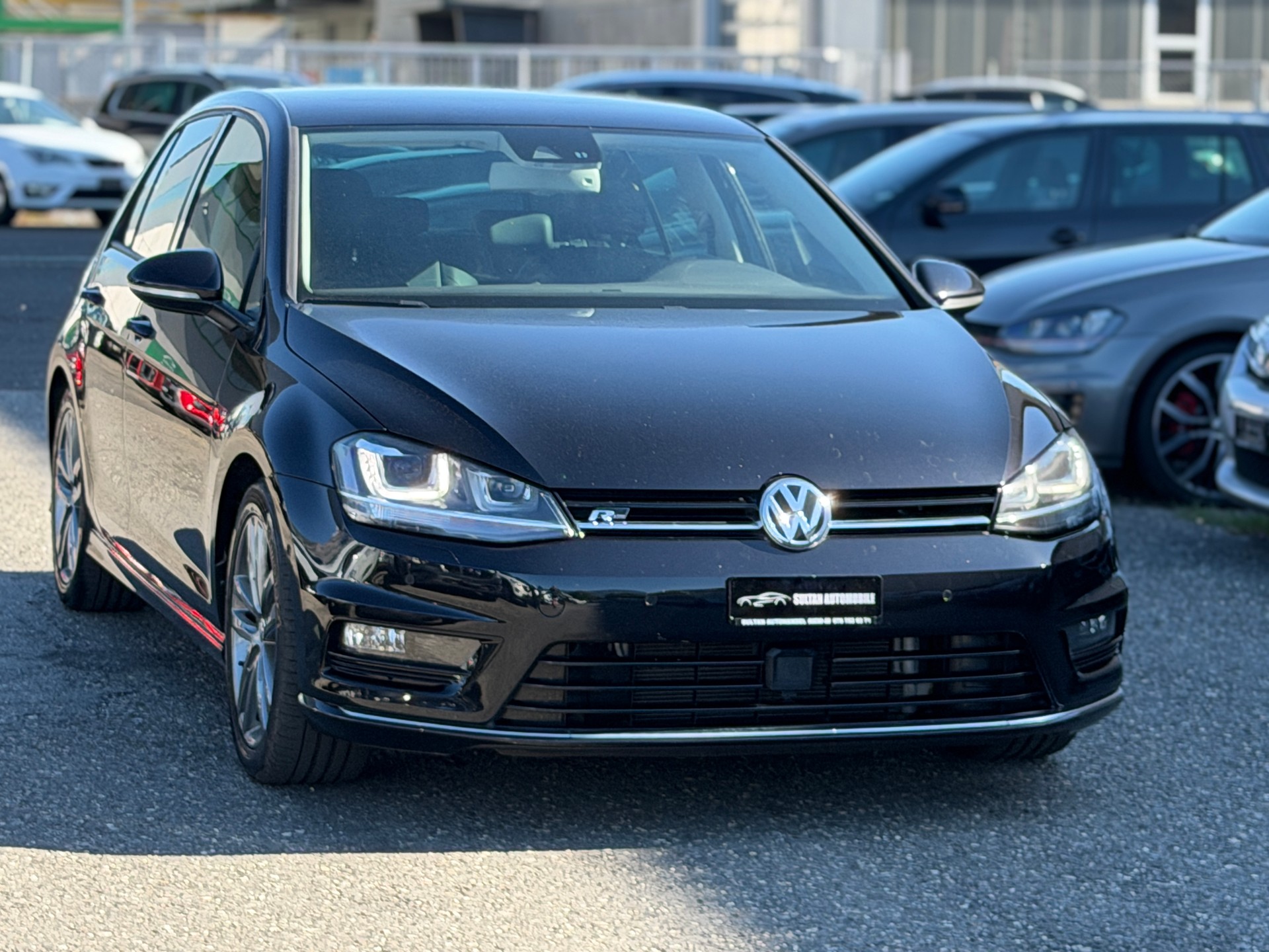 VW Golf 2.0 TDI R-Line Design 4Motion-image-1
