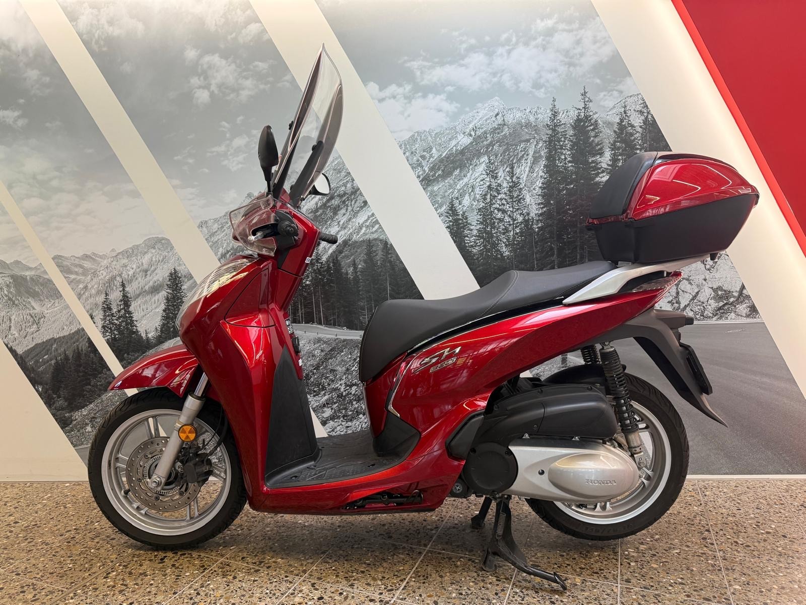 HONDA SH 300 A mit Top-Case und Windschild-image-1