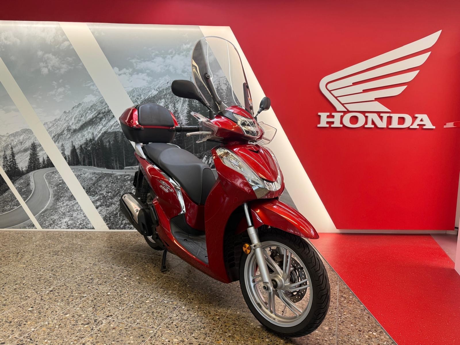 HONDA SH 300 A mit Top-Case und Windschild-image-2