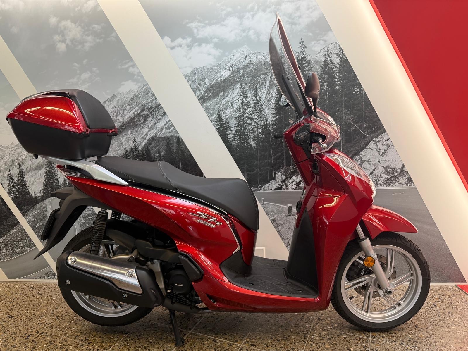 HONDA SH 300 A mit Top-Case und Windschild-image-0