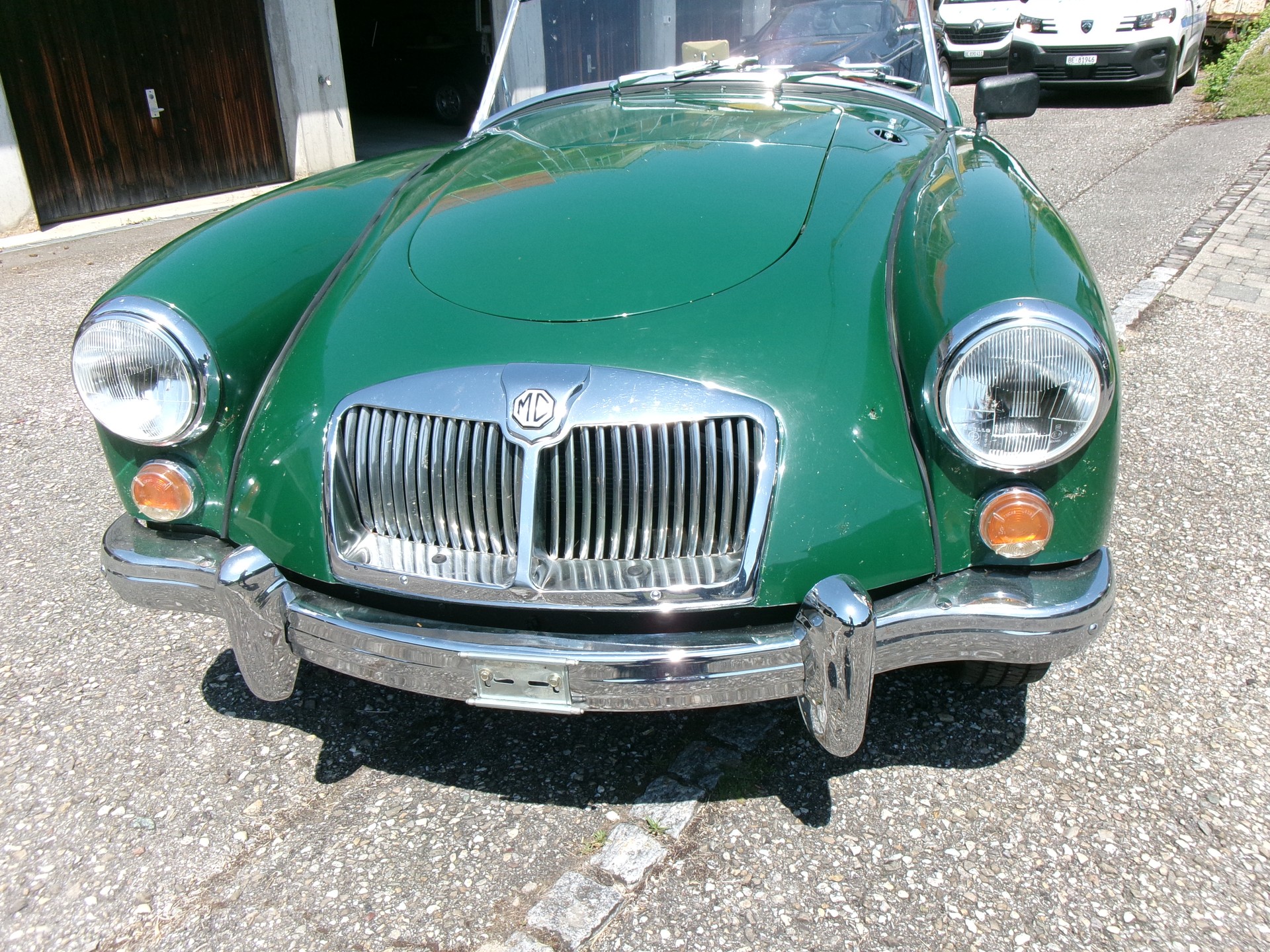 MG Cabriolet-showroom-element-1