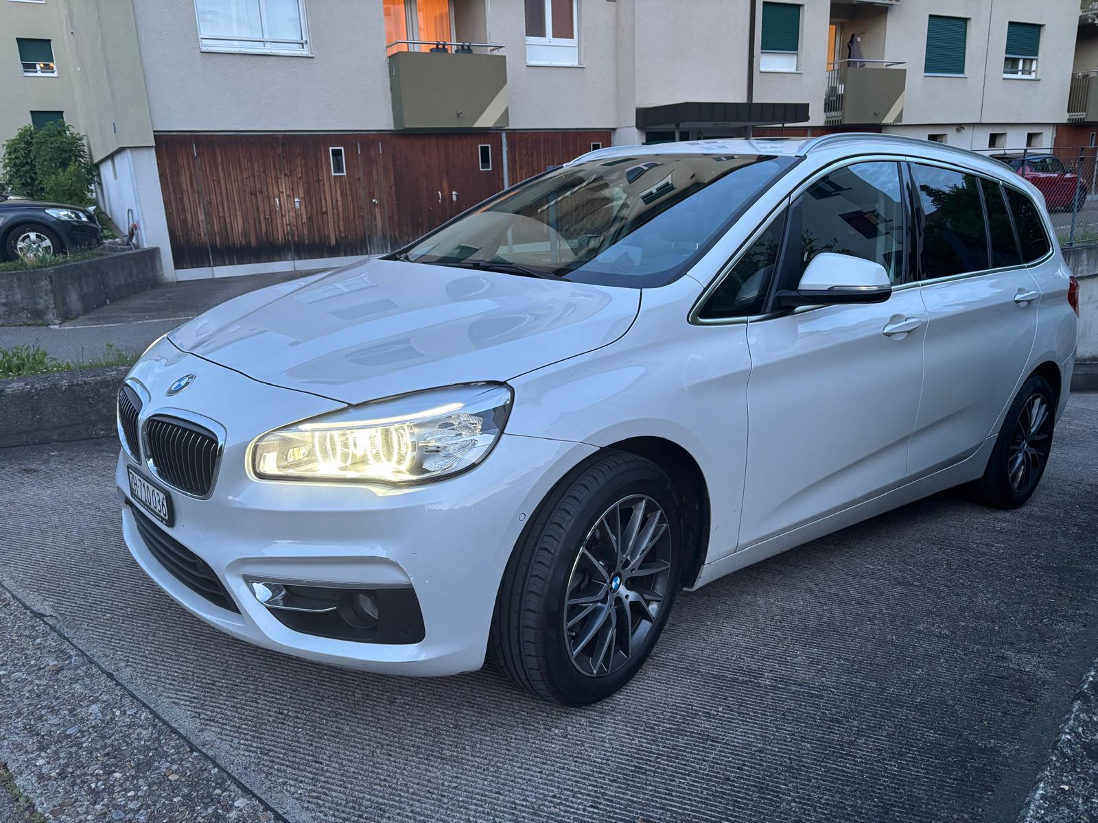 BMW BMW 218 Gran Tourer Luxury Line– 7-Plätze-image-0
