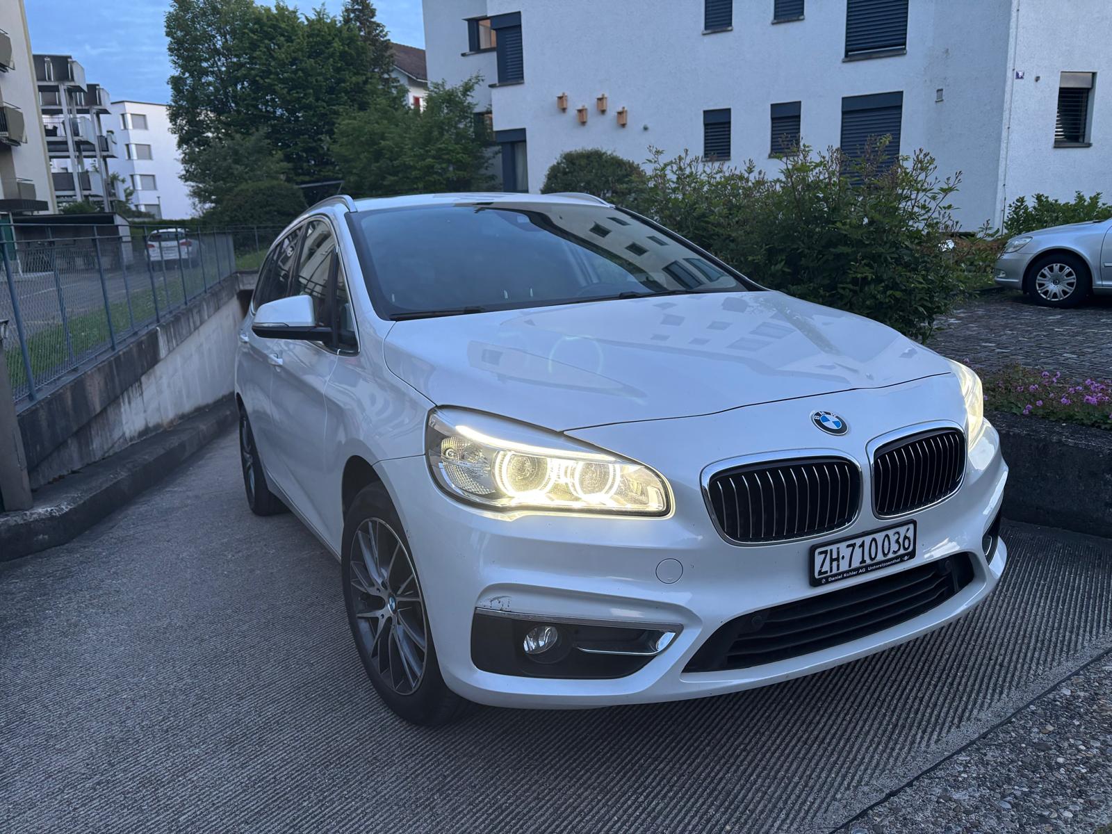 BMW BMW 218 Gran Tourer Luxury Line– 7-Plätze-image-1