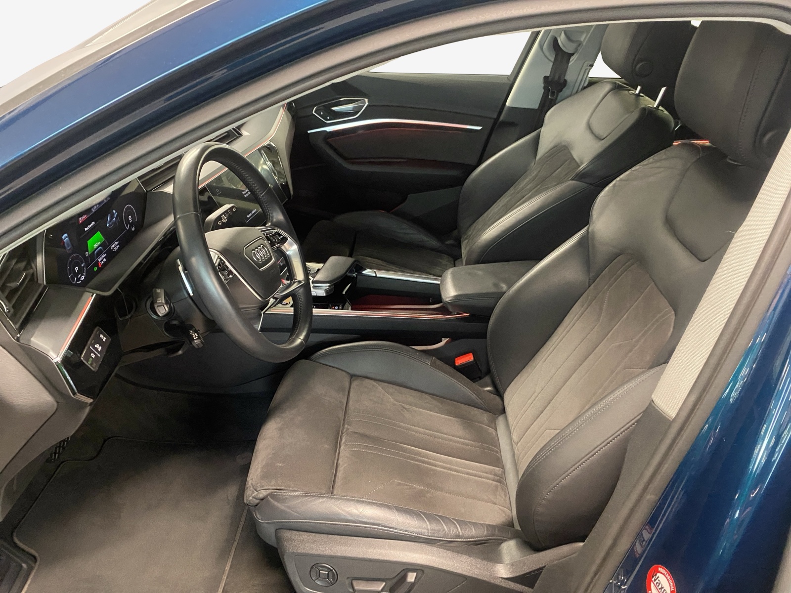AUDI e-tron 55 Advanced quattro-image-8