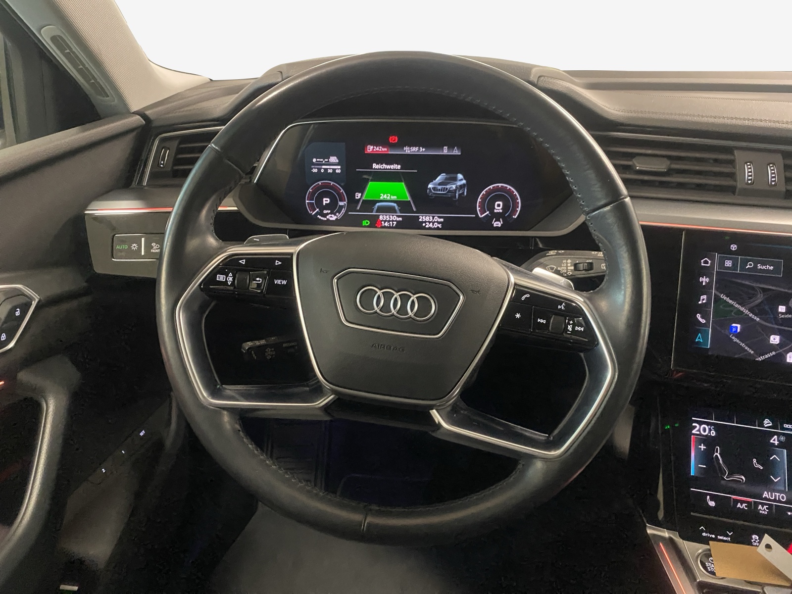 AUDI e-tron 55 Advanced quattro-image-10