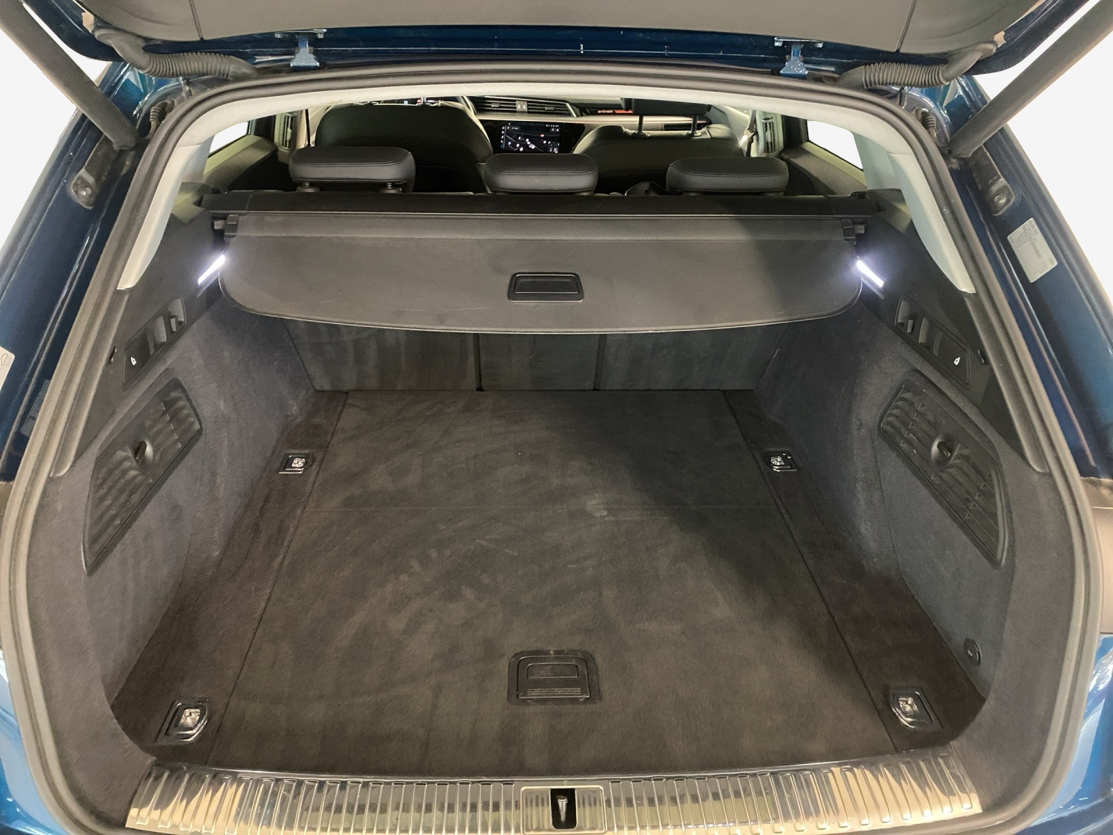 AUDI e-tron 55 Advanced quattro-image-13