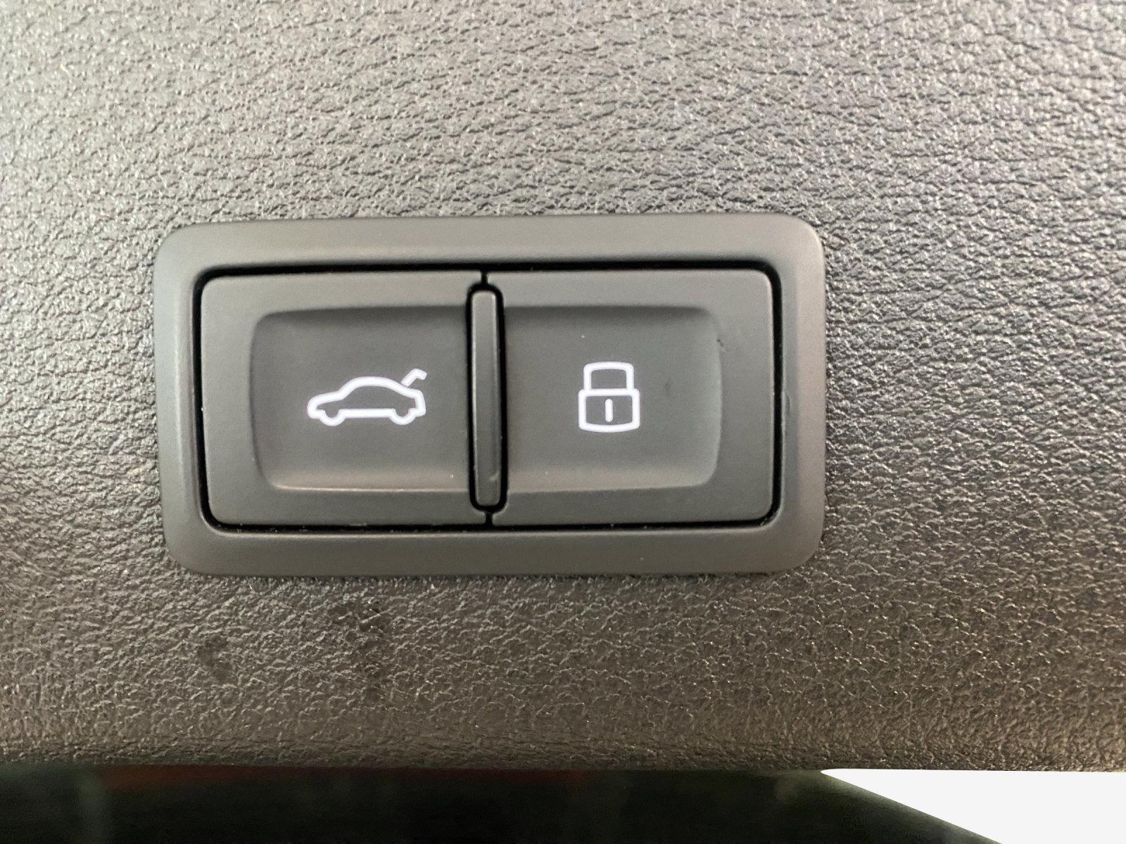 AUDI e-tron 55 Advanced quattro-image-14