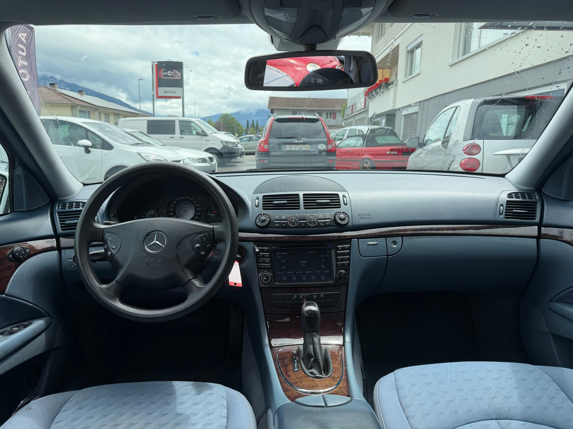 MERCEDES-BENZ E 320 CDI Classic Automatic-image-4
