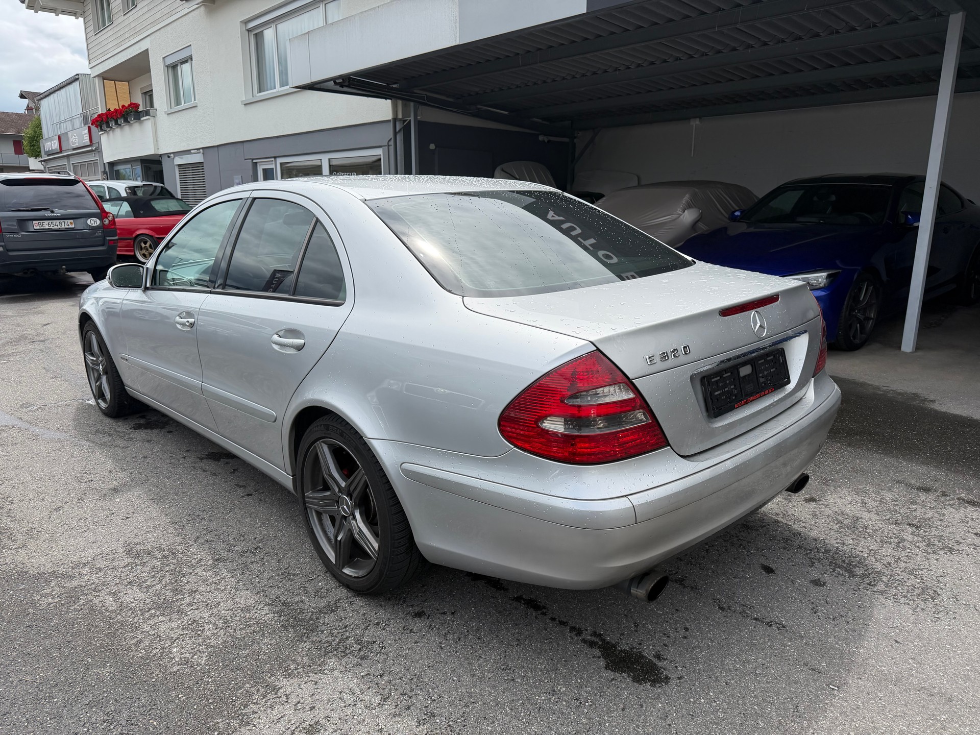 MERCEDES-BENZ E 320 CDI Classic Automatic-image-3