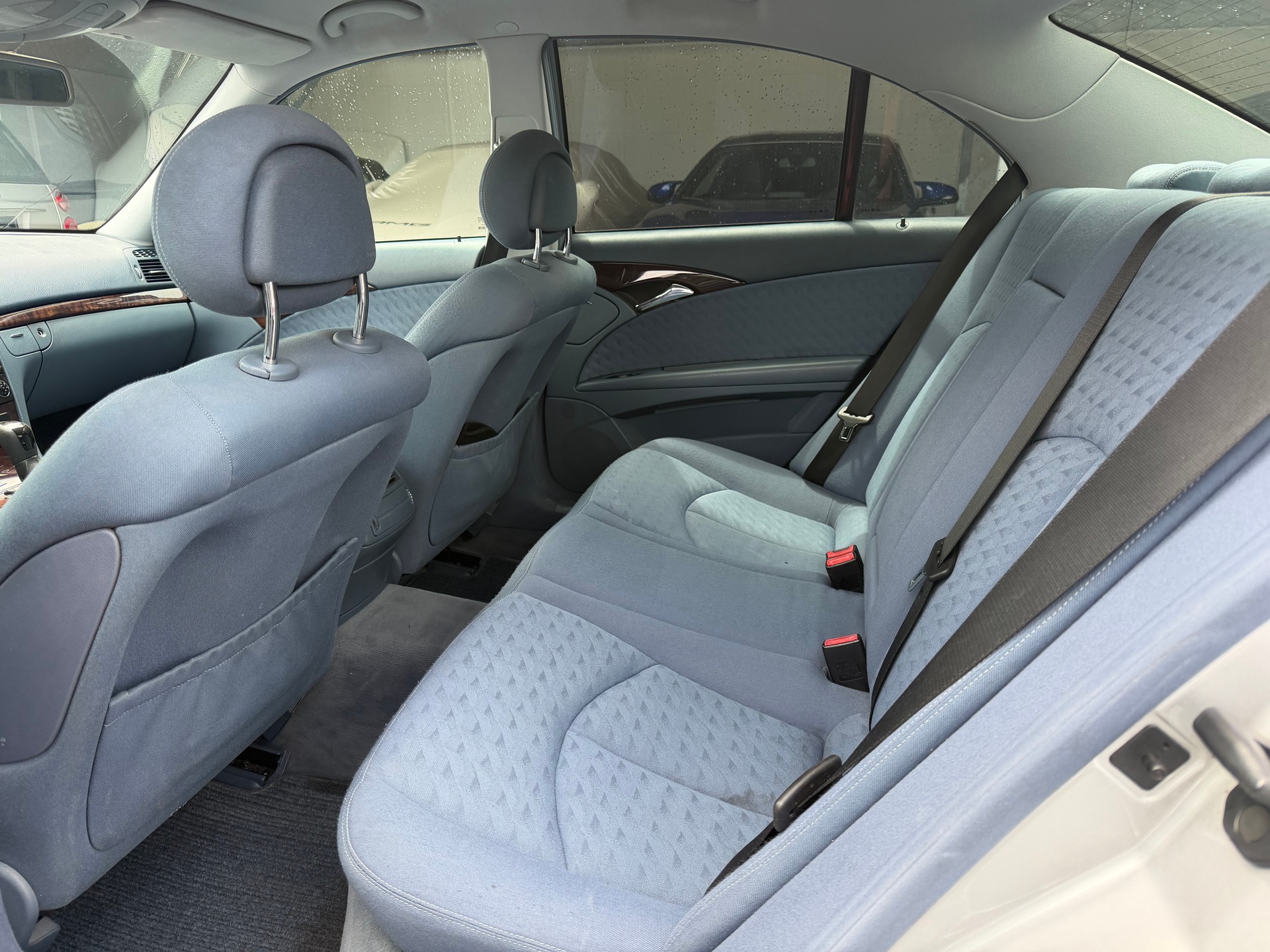 MERCEDES-BENZ E 320 CDI Classic Automatic-image-7